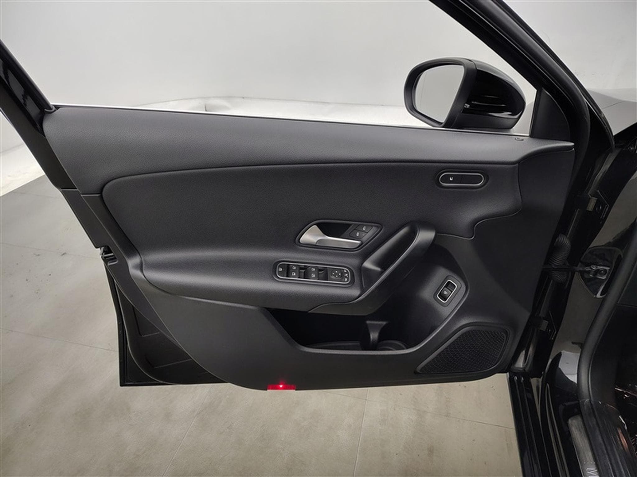 Mercedes A 180 d Business Line Navi / Led  / PDC av+ar (2022) - Photo 17