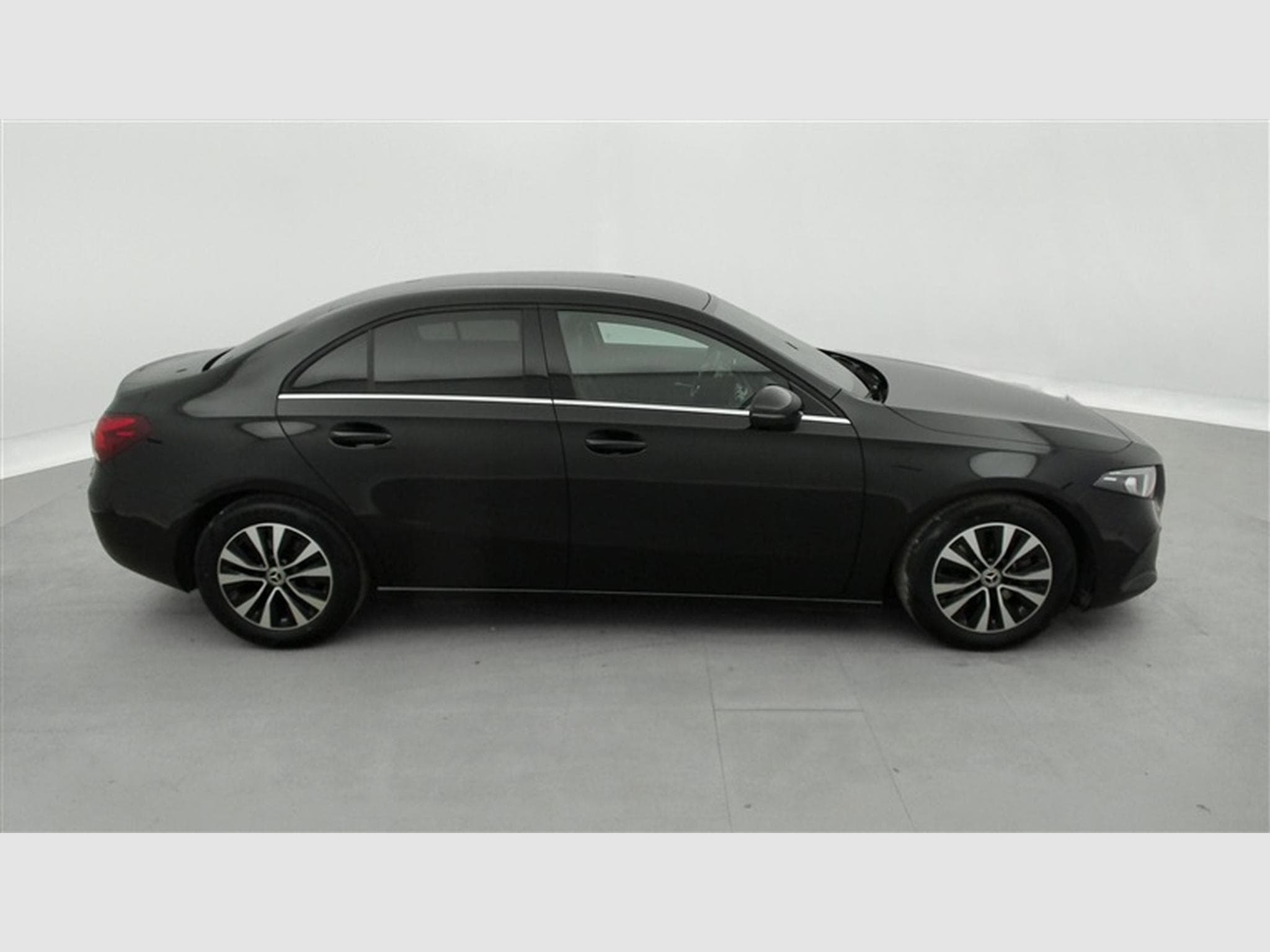 Mercedes A 180 d Business Line Navi / Led  / PDC av+ar (2022) - Photo 24
