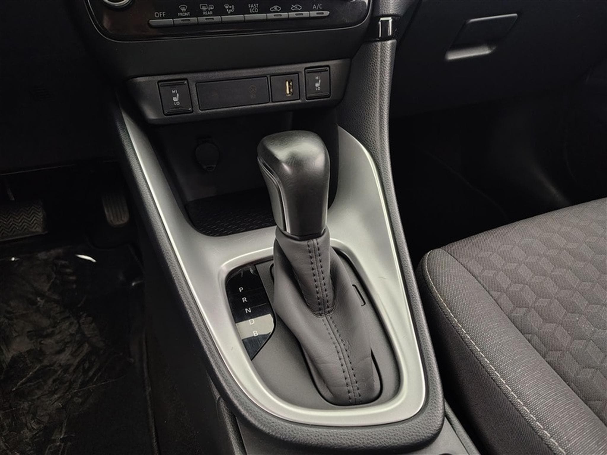 Mazda 2 1.5 Hybrid VVT-I CVT 92Cv Agile CARPLAY / CLIM (2023) - Photo 12