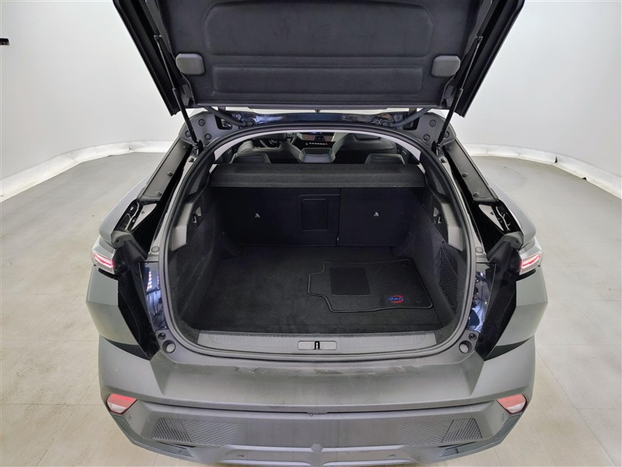 Peugeot 408 1.2 Hybrid 136cv e-DCS6 Allure Pack NAVI / CARPLAY / CAMERA (2025) - Photo 14