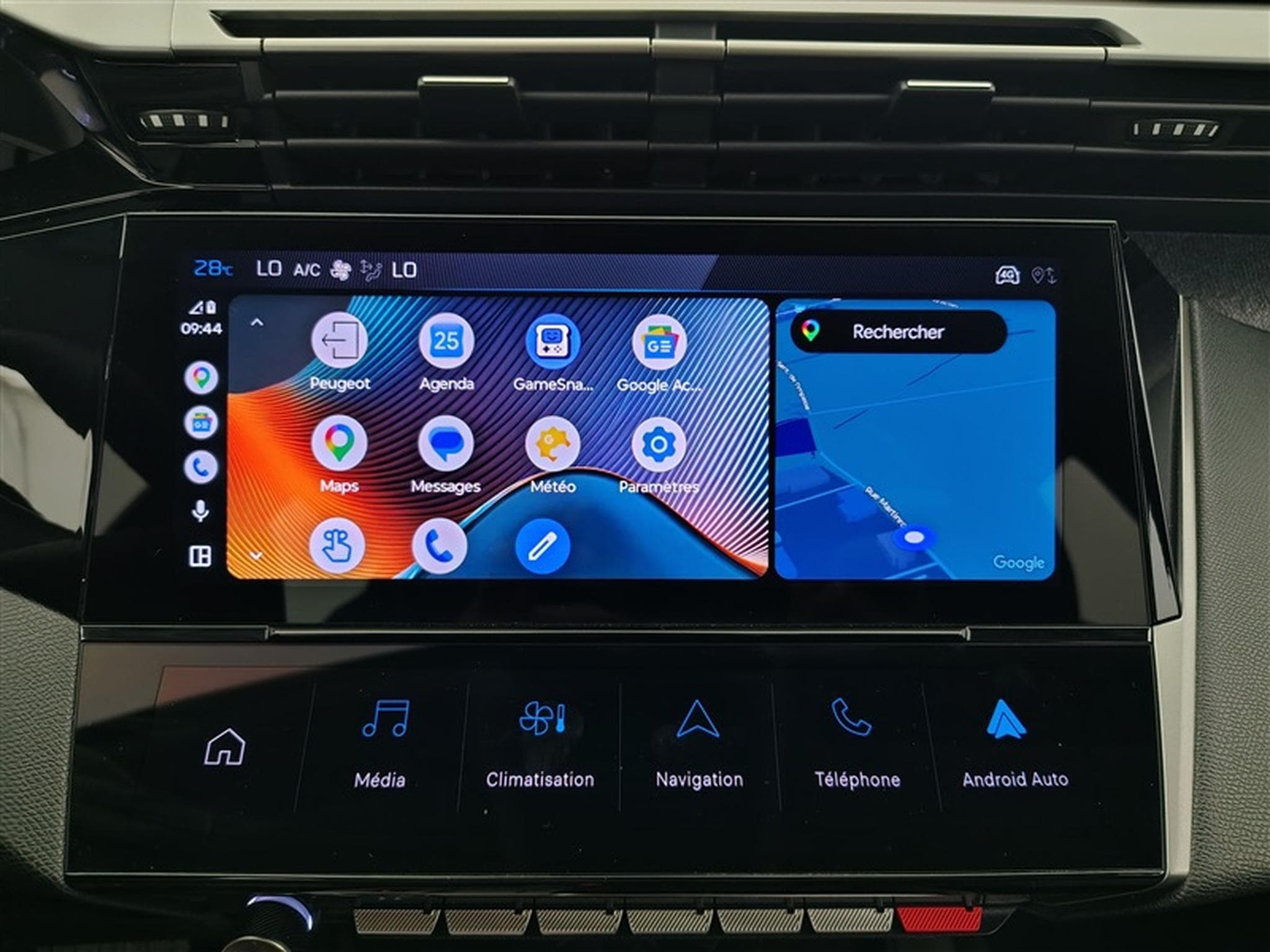 Peugeot 408 1.2 Hybrid 136cv e-DCS6 Allure Pack NAVI / CARPLAY / CAMERA (2025) - Photo 20