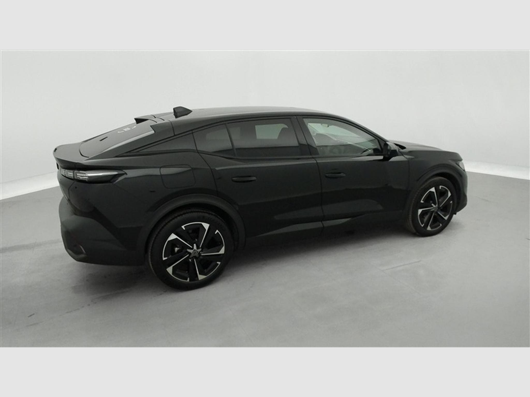 Peugeot 408 1.2 Hybrid 136cv e-DCS6 Allure Pack NAVI / CARPLAY / CAMERA (2025) - Photo 25
