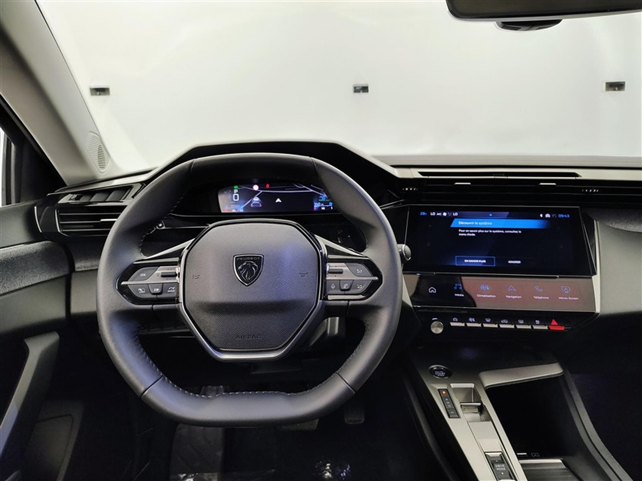 Peugeot 408 1.2 Hybrid 136cv e-DCS6 Allure Pack NAVI / CARPLAY / CAMERA (2025) - Photo 9
