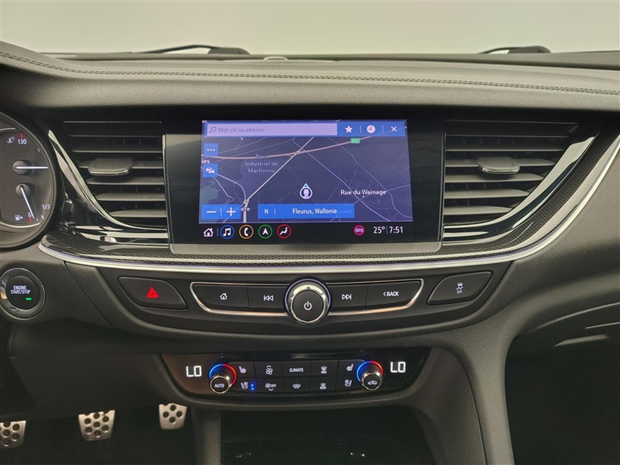 Opel Insignia Grand Sport   Cuir / Navi / Led / PDC av+ar (2023) - Photo 11
