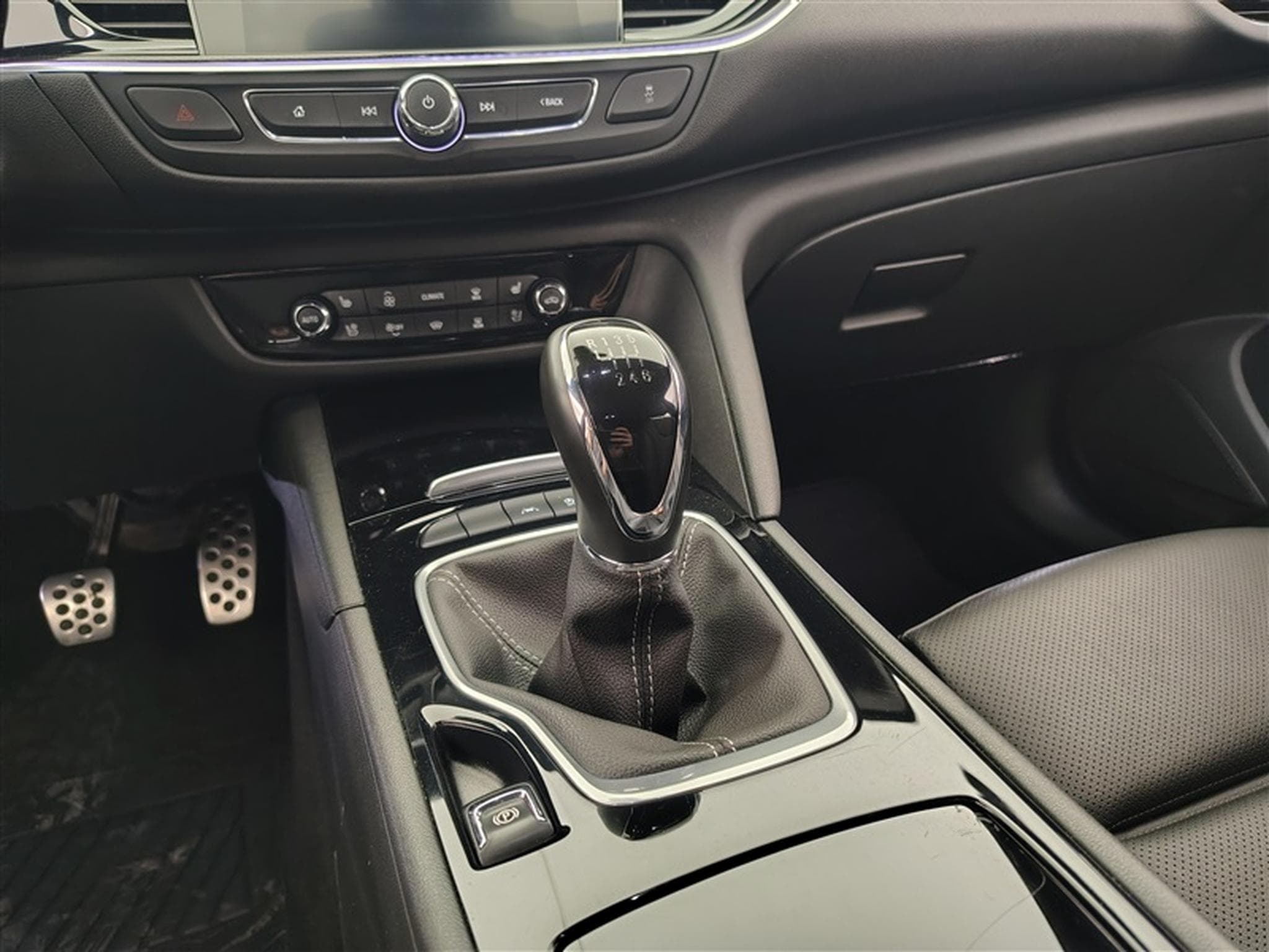 Opel Insignia Grand Sport   Cuir / Navi / Led / PDC av+ar (2023) - Photo 12