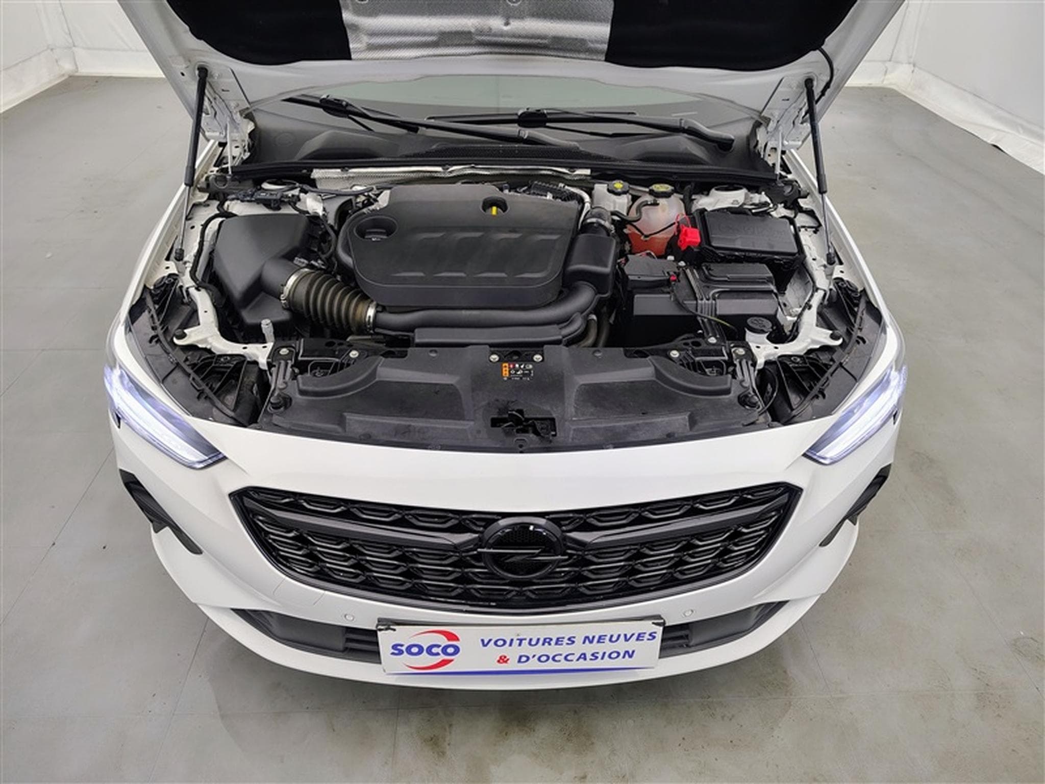 Opel Insignia Grand Sport   Cuir / Navi / Led / PDC av+ar (2023) - Photo 18