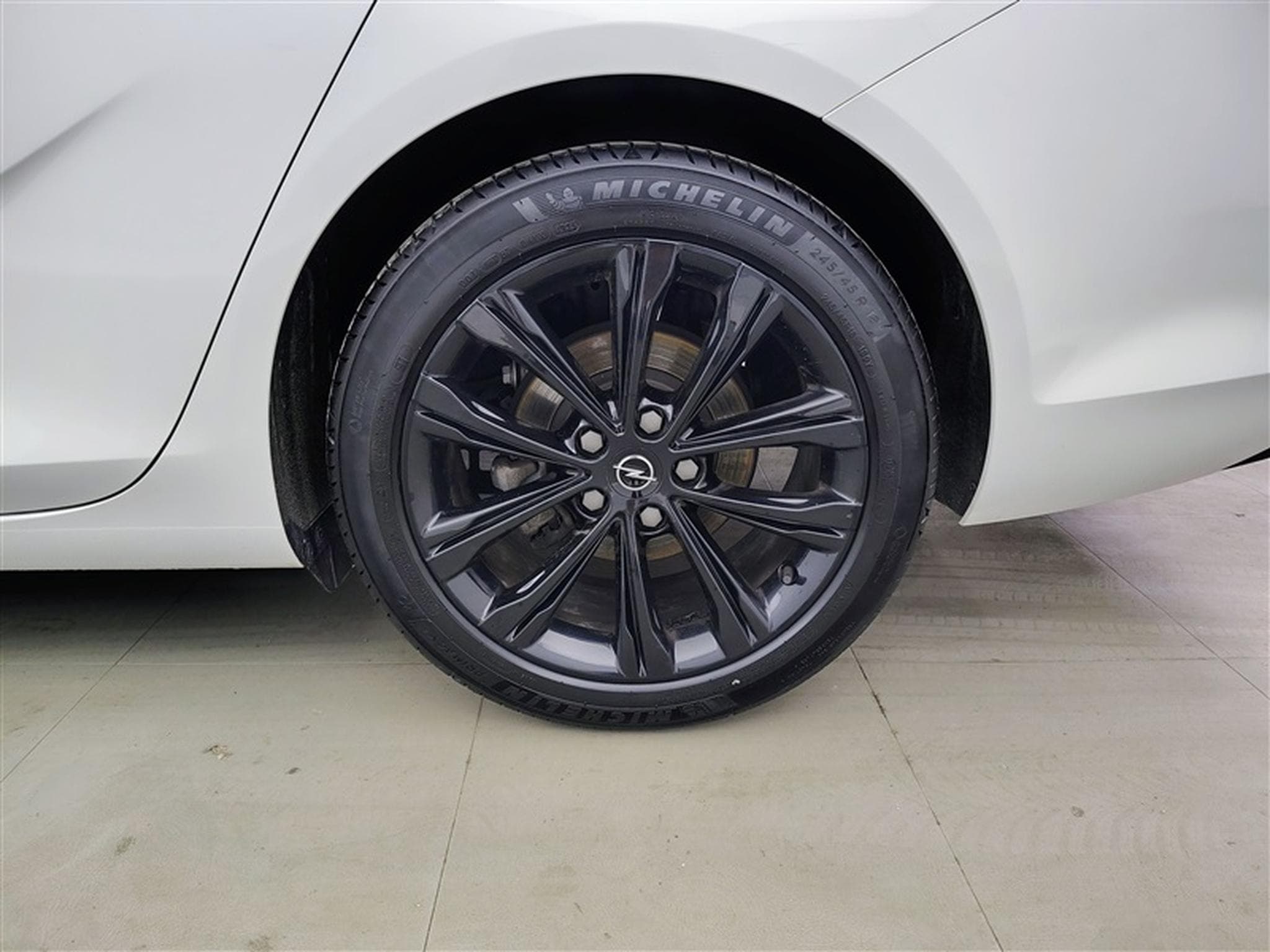 Opel Insignia Grand Sport   Cuir / Navi / Led / PDC av+ar (2023) - Photo 6