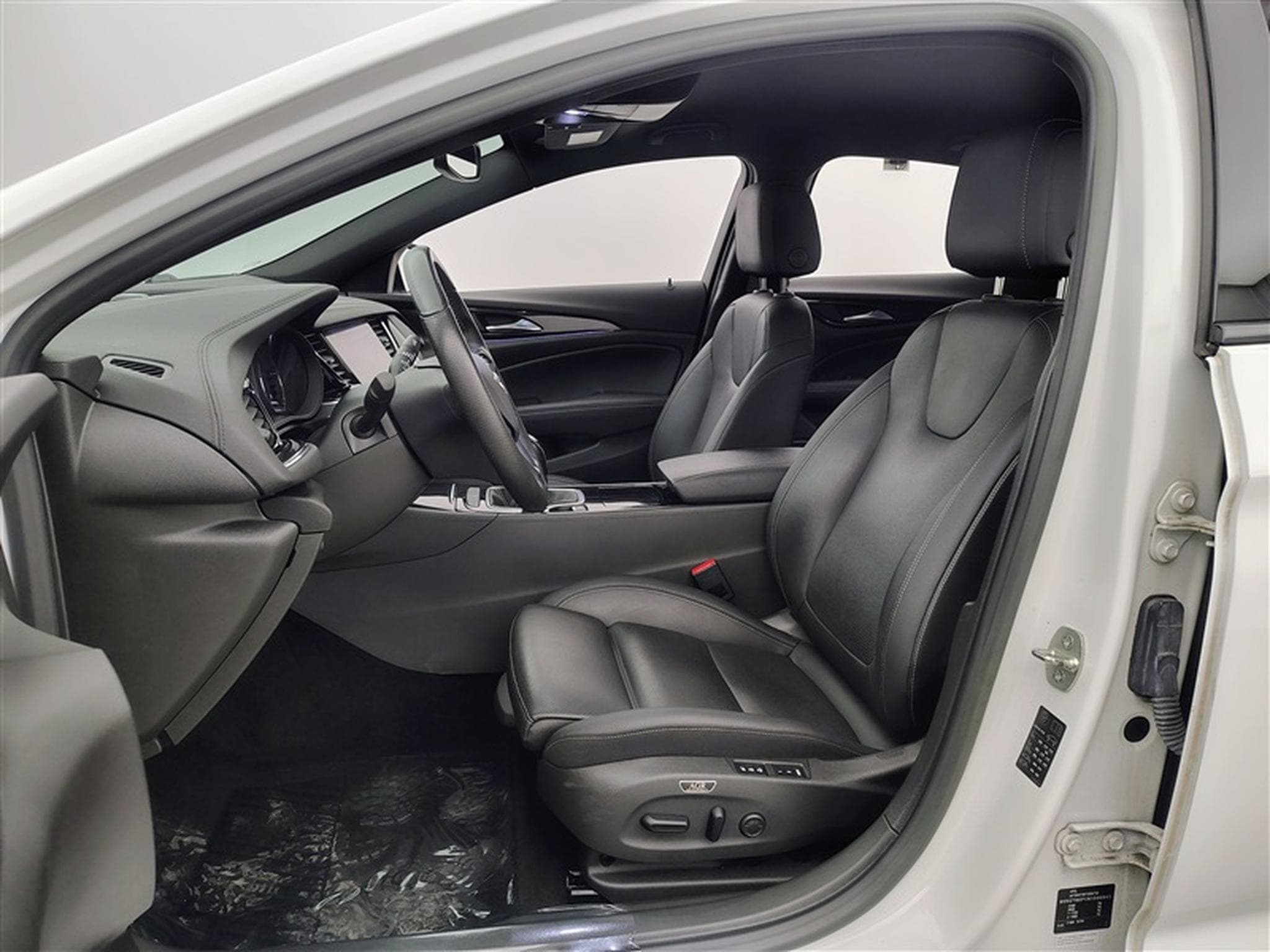 Opel Insignia Grand Sport   Cuir / Navi / Led / PDC av+ar (2023) - Photo 7