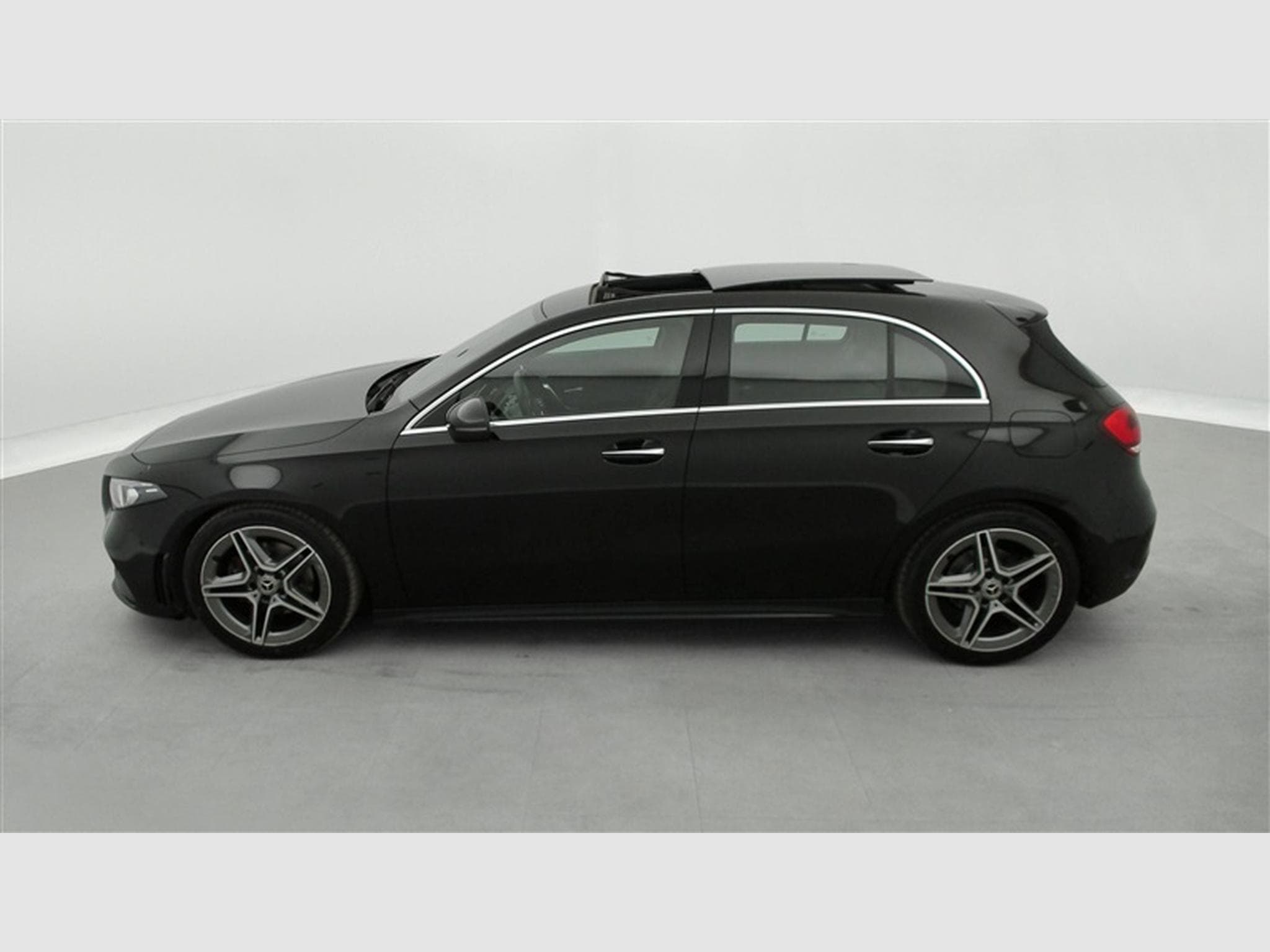 Mercedes A 160 A160 Pack AMG NAVI / FULL LED / PANO / CAMERA / JA 18" (2019) - Photo 3