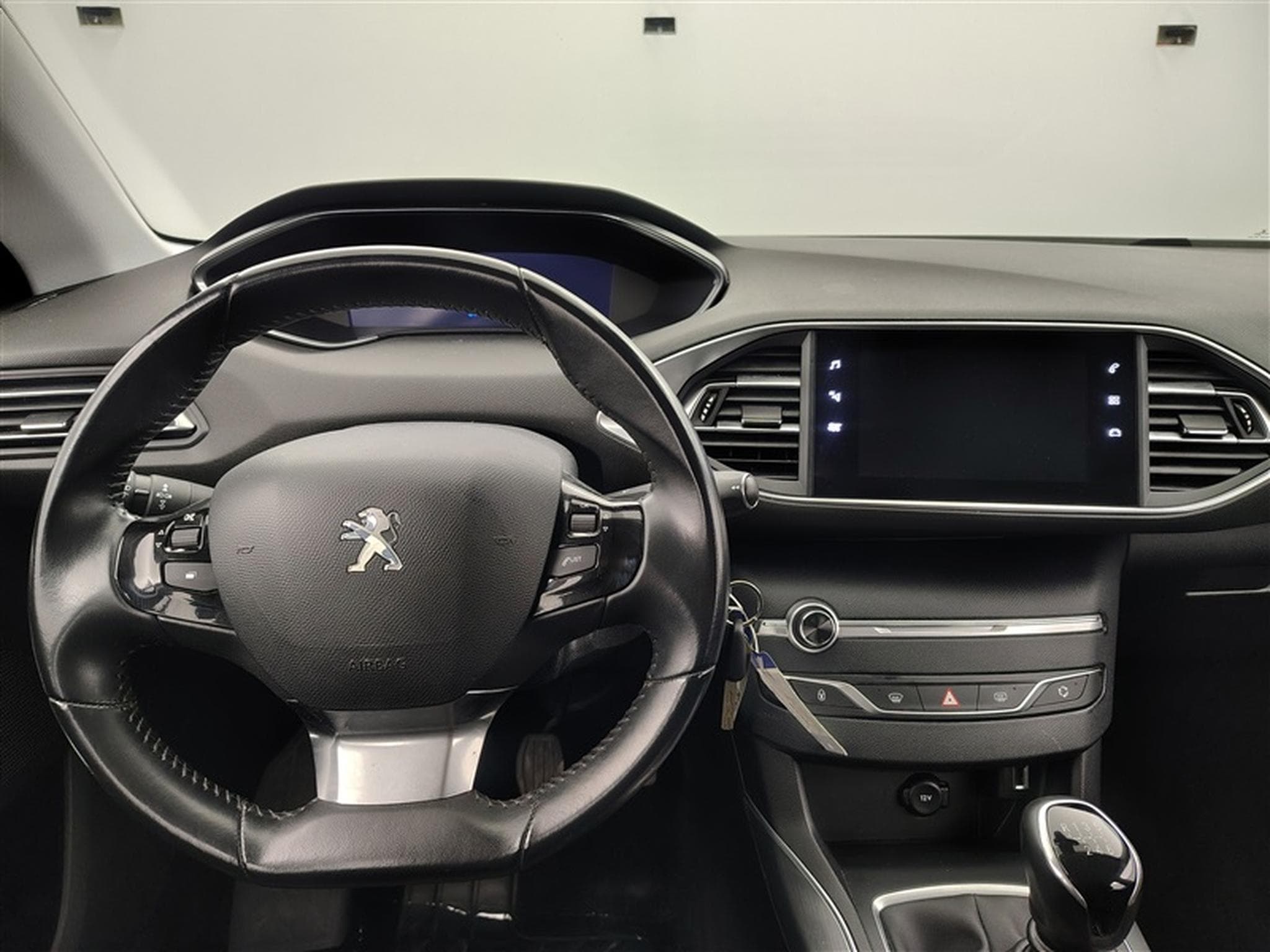 Peugeot 308 1.5 BlueHDi Allure S&S (2021) - Photo 9