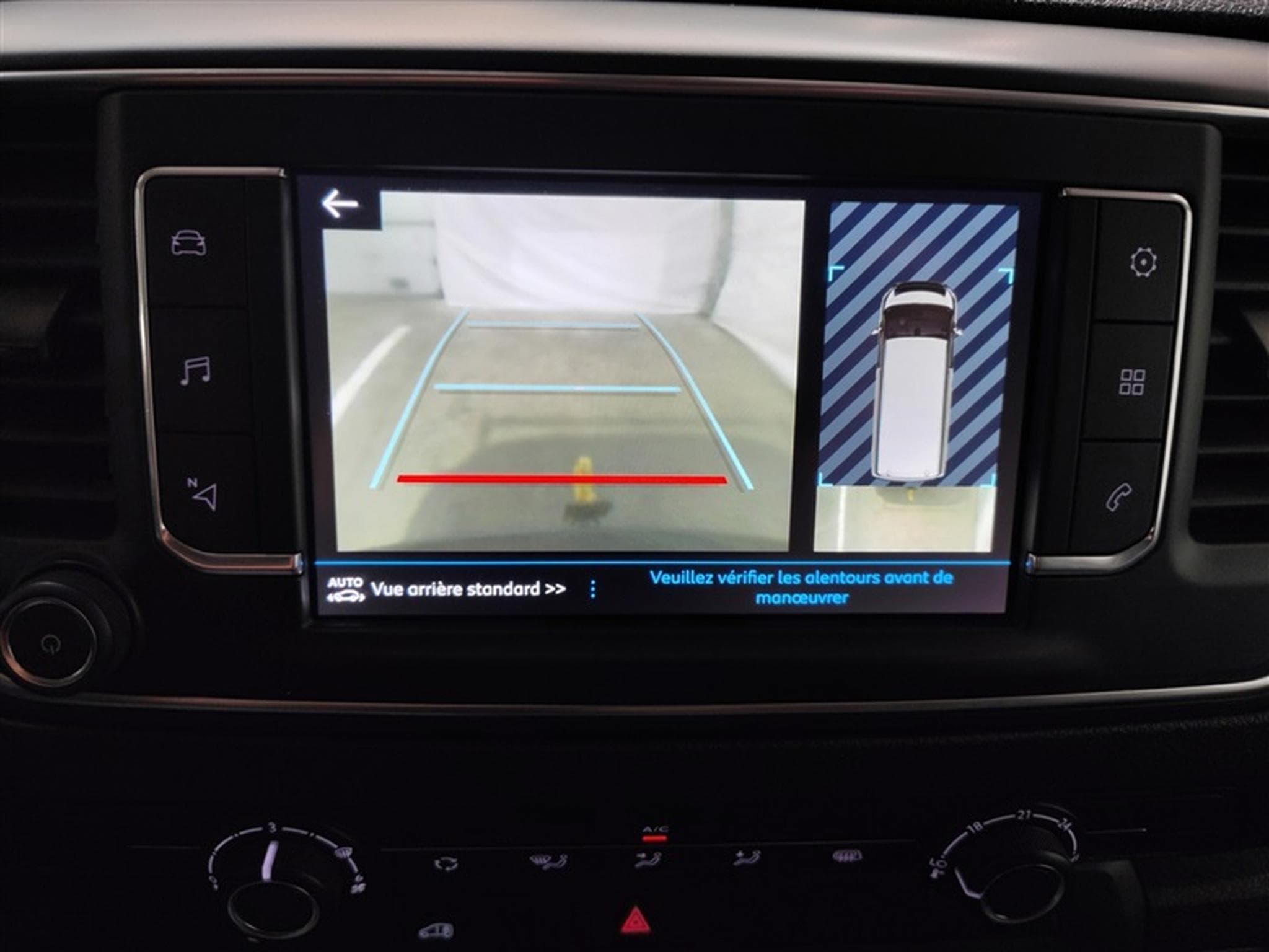 Peugeot Expert 2.0 BlueHDi EAT8 L2 NAVI CLIM / TEL / PDC AV-AR (2023) - Foto 18