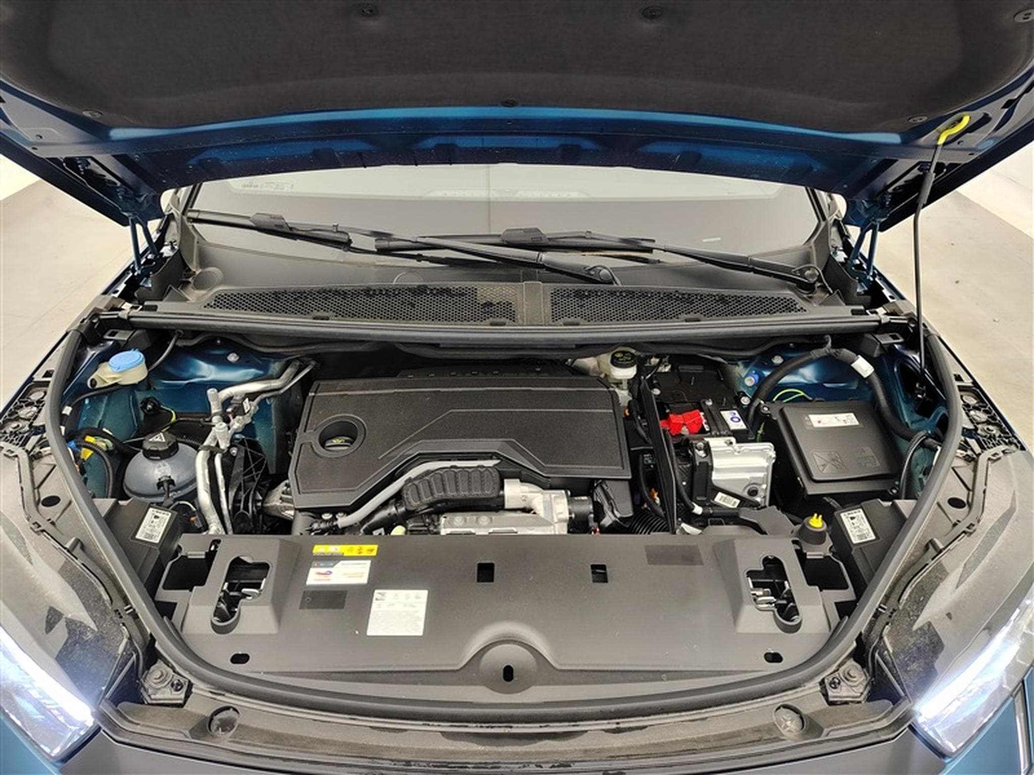 Peugeot 5008 1.2 HYBRID 145cv e-DSC6 GT 7pl. NAVI / FULL LED / PANO / CAM (2026) - Foto 22