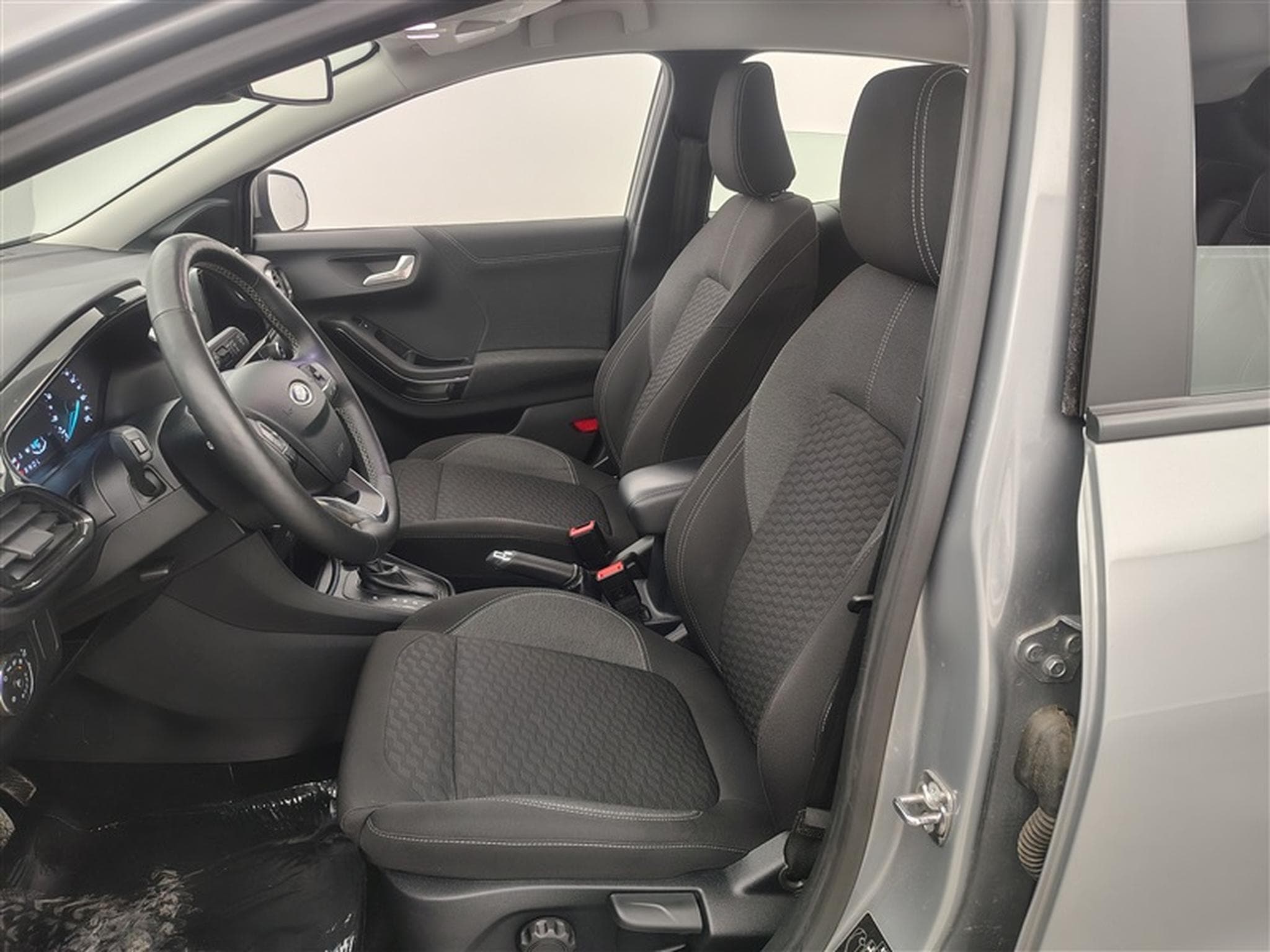 Ford Puma 1.0 EcoBoost AUT. MHEV Titanium NAVI / CARPLAY (2023) - Photo 7