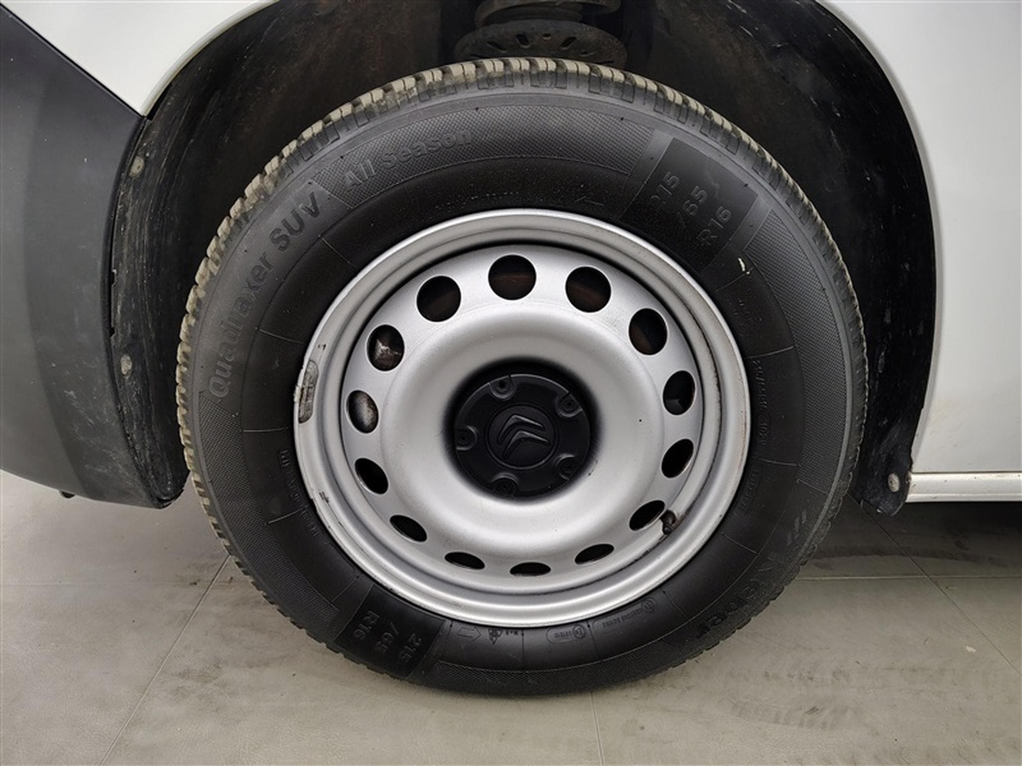 Citroen Berlingo 1.2 PureTech 130cv EAT8 Worker 3pl. NAVI / PDC AR (2020) - Photo 6
