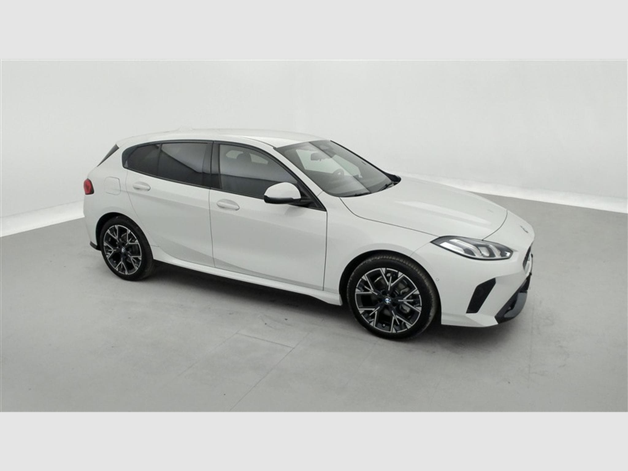 BMW 120 120iA Pack M NAVI / FULL LED / CAMERA / JA 18" (2025) - Photo 21