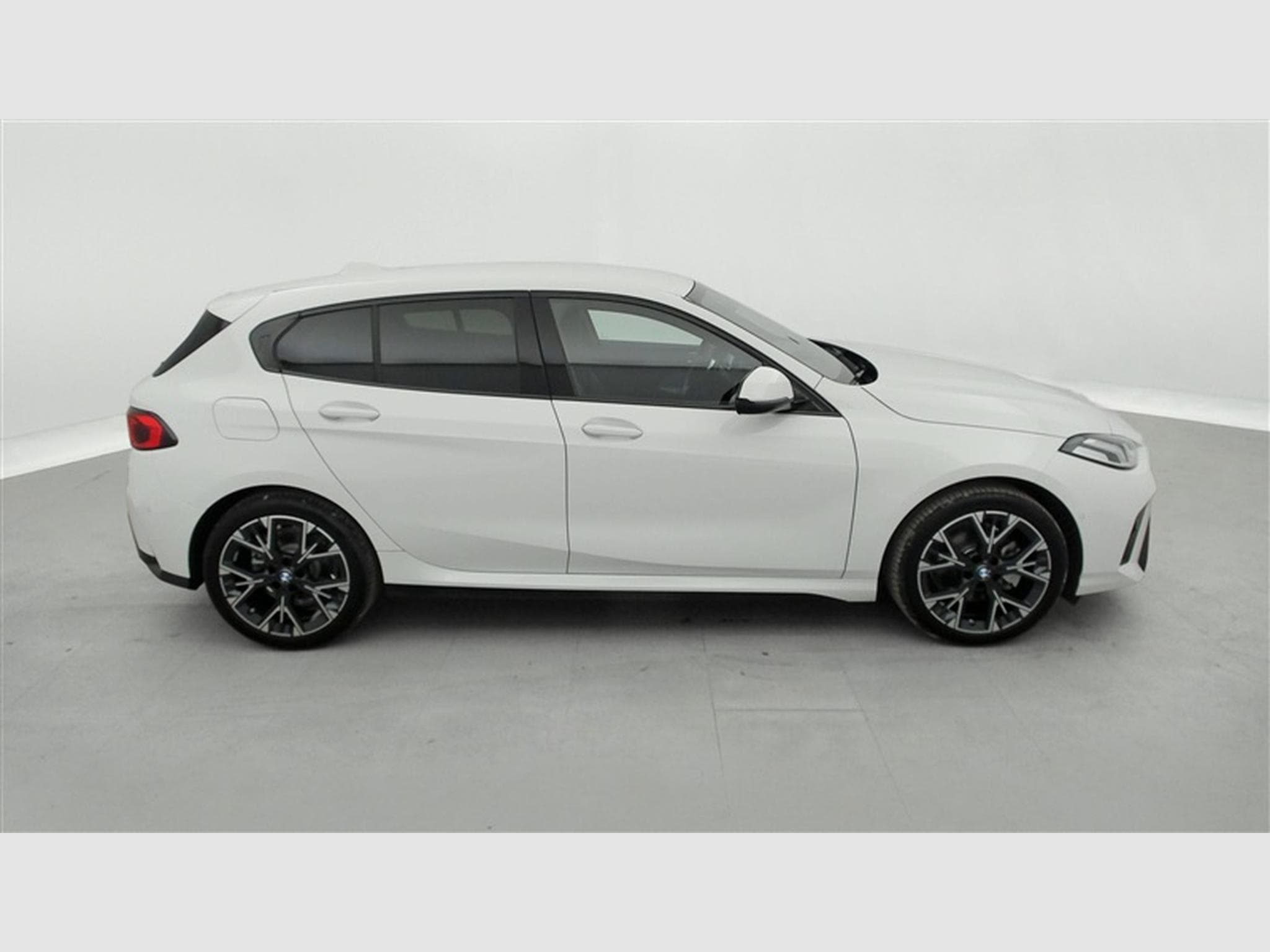 BMW 120 120iA Pack M NAVI / FULL LED / CAMERA / JA 18" (2025) - Photo 22