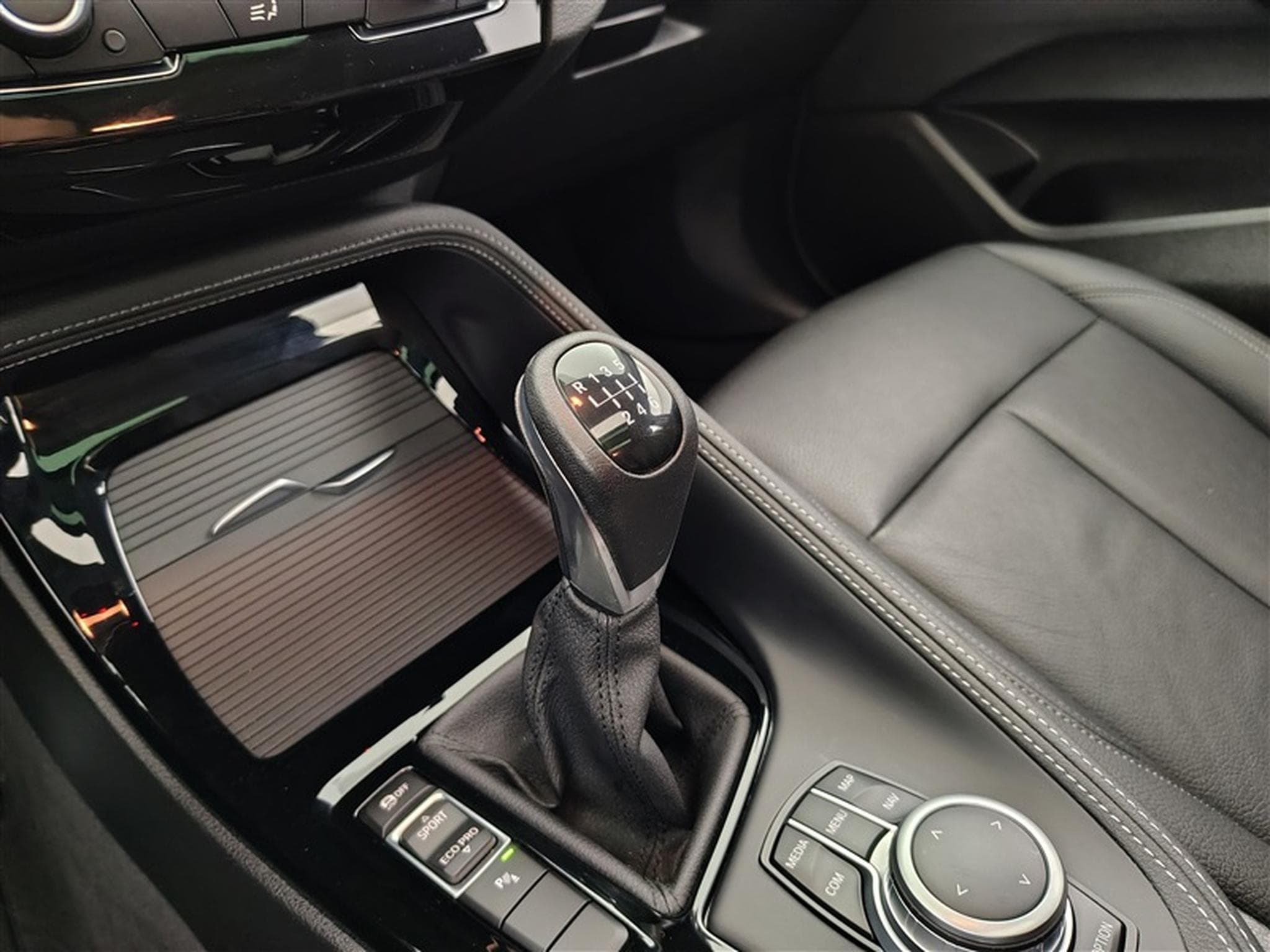 BMW X2 1.5i sDrive18 Business CUIR/NAVI/TO PANO/FULL LED/JA17 (2021) - Photo 12