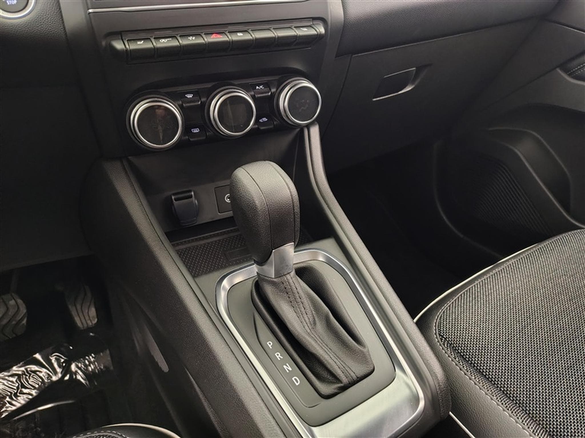 Renault Captur 1.33 TCe MHEV Techno EDC GPF (2023) - Photo 12