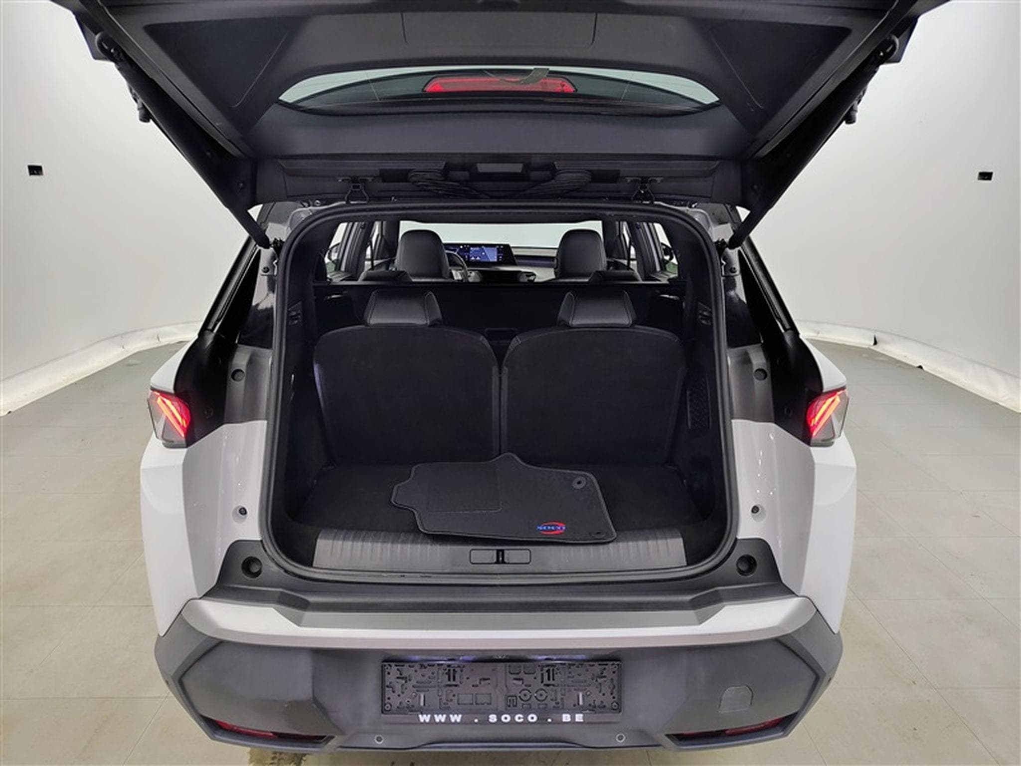 Peugeot 5008 1.2 Hybrid 145Cv e-DCS6 GT 7PL / NAVI / CARPLAY / CAMERA (2025) - Foto 14