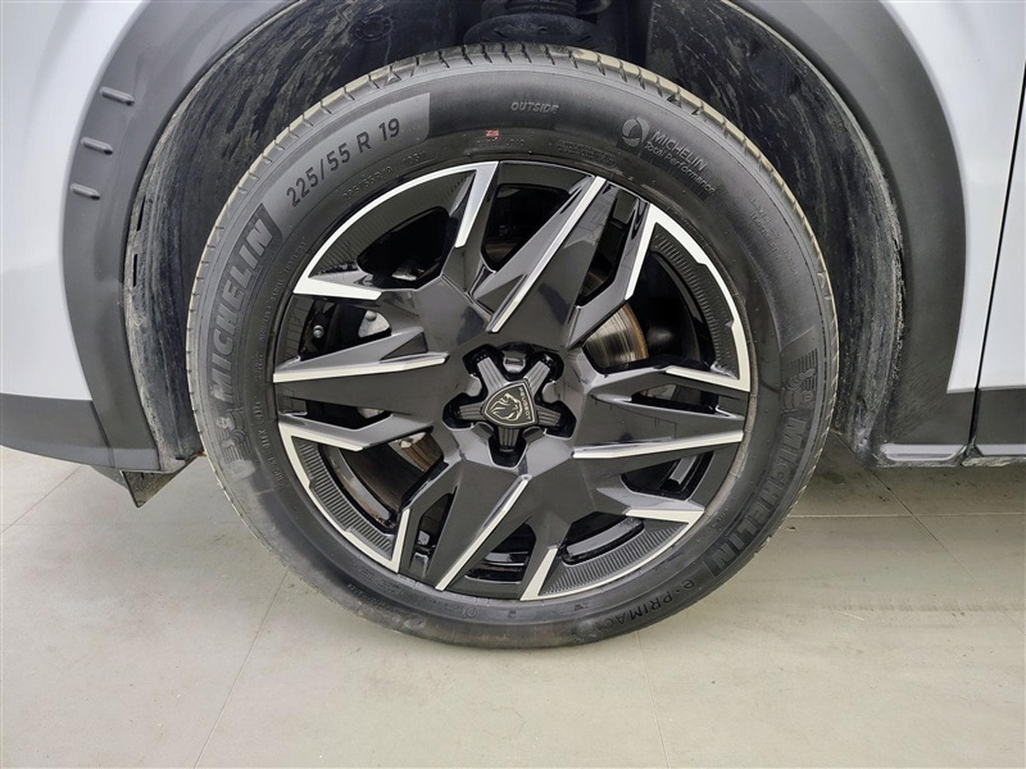 Peugeot 5008 1.2 Hybrid 145Cv e-DCS6 GT 7PL / NAVI / CARPLAY / CAMERA (2025) - Foto 6
