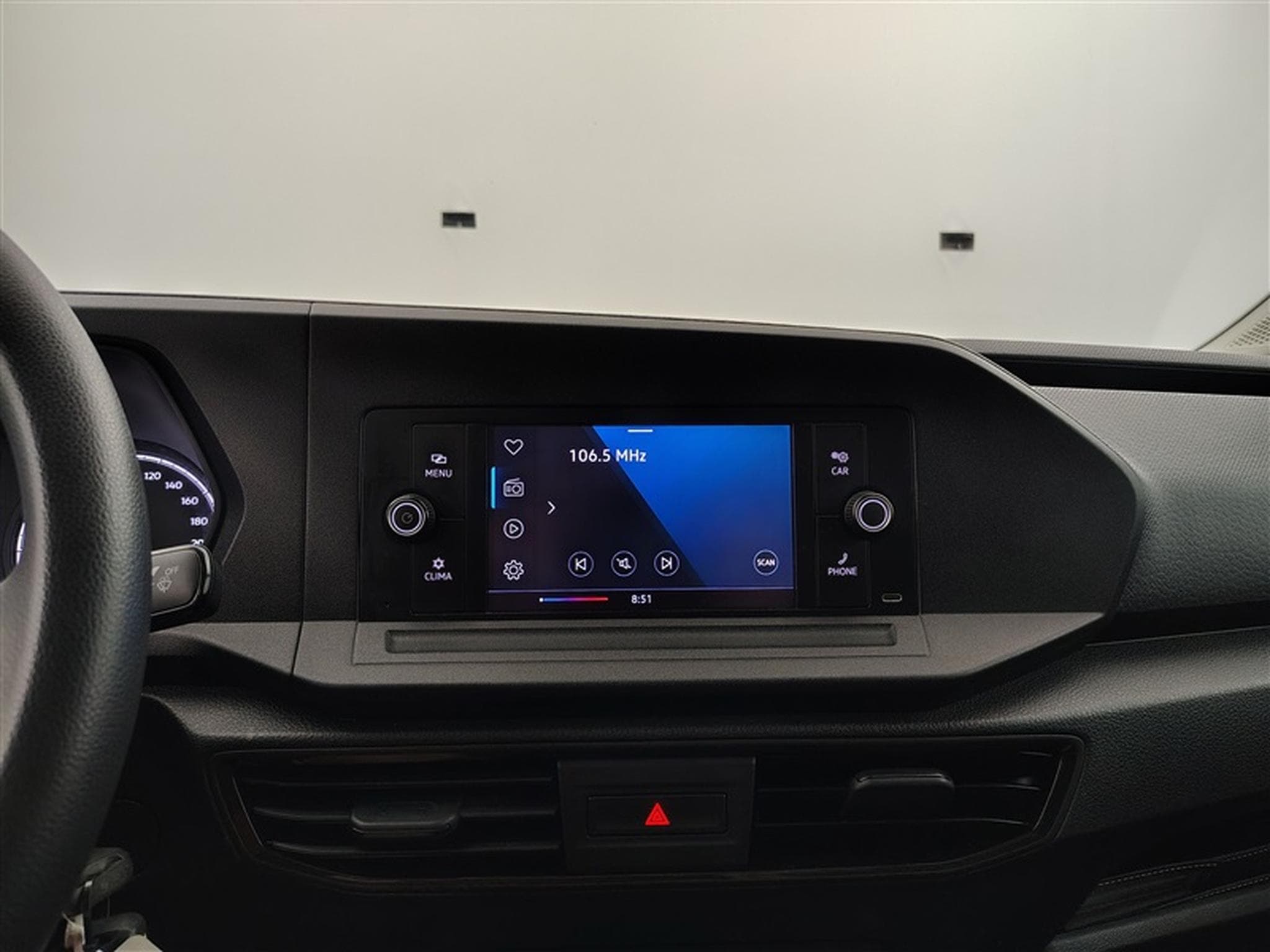 VW Caddy 2.0 TDi Business (2021) - Photo 11