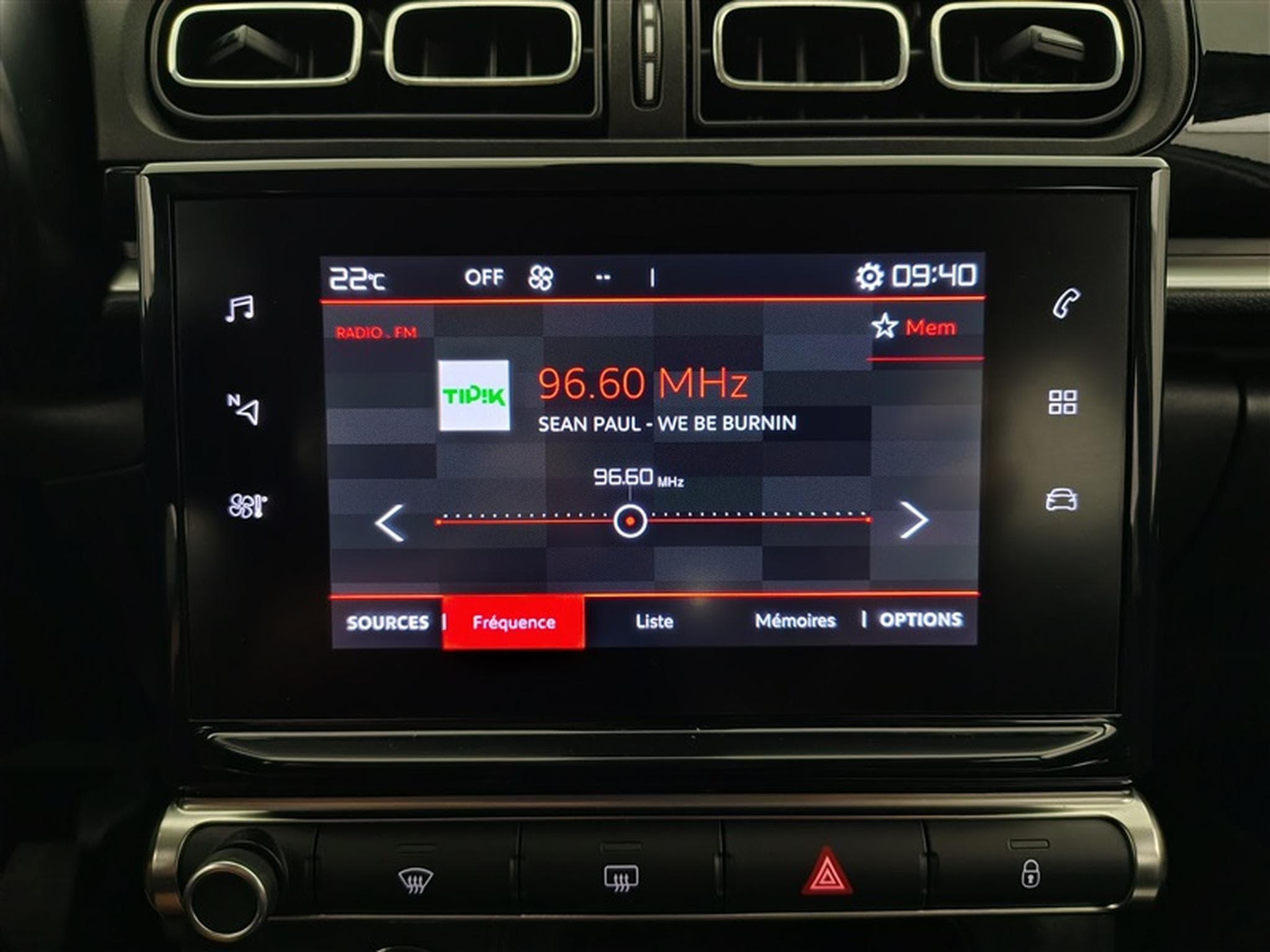 Citroen C3 1.2i PureTech Shine CARPLAY / FULL LED / JA 16" (2023) - Photo 11