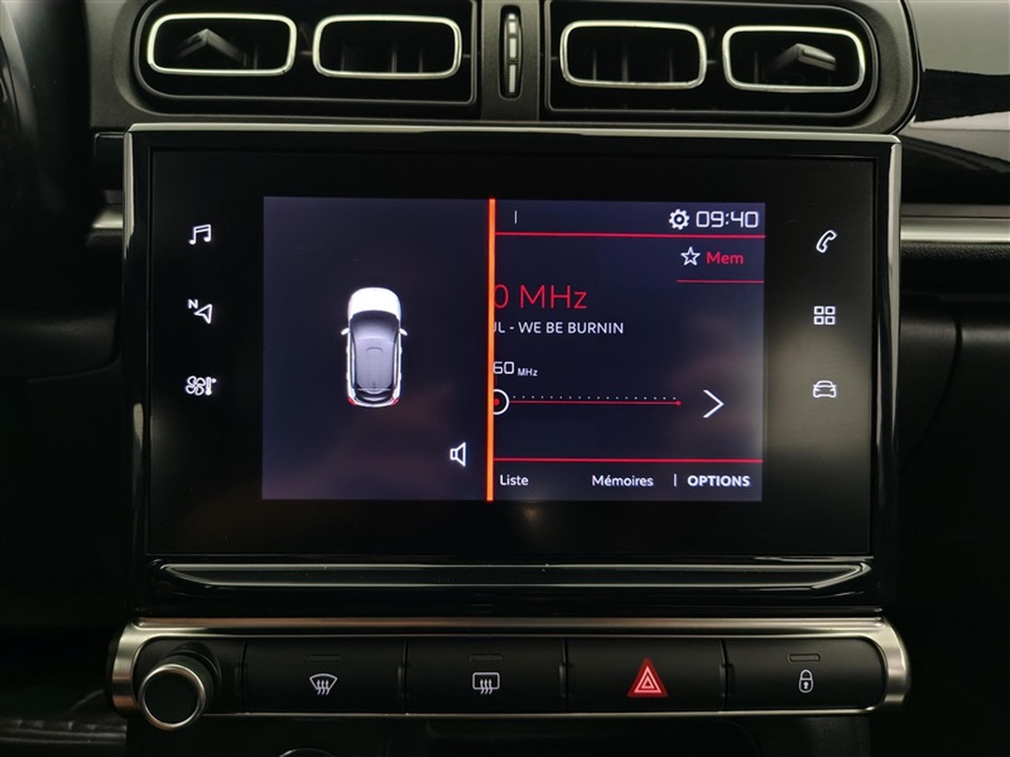 Citroen C3 1.2i PureTech Shine CARPLAY / FULL LED / JA 16" (2023) - Photo 18