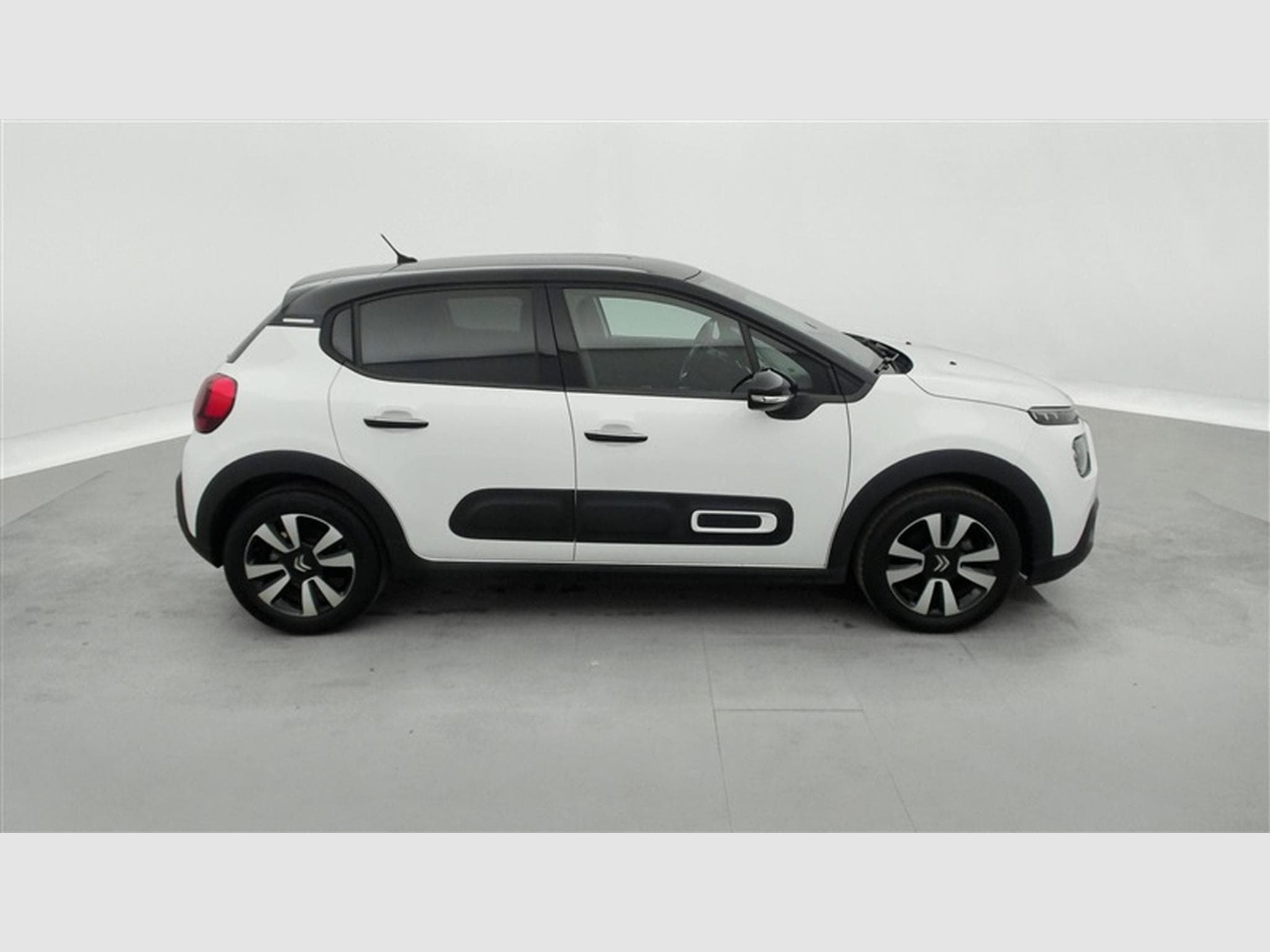 Citroen C3 1.2i PureTech Shine CARPLAY / FULL LED / JA 16" (2023) - Photo 24