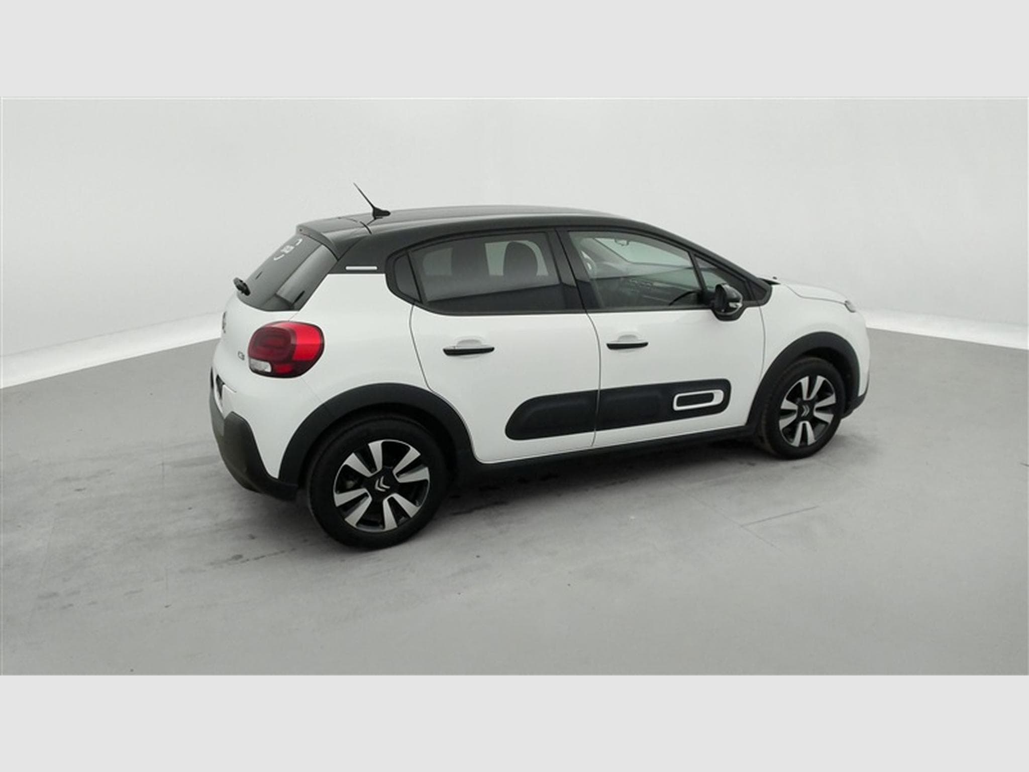 Citroen C3 1.2i PureTech Shine CARPLAY / FULL LED / JA 16" (2023) - Photo 25