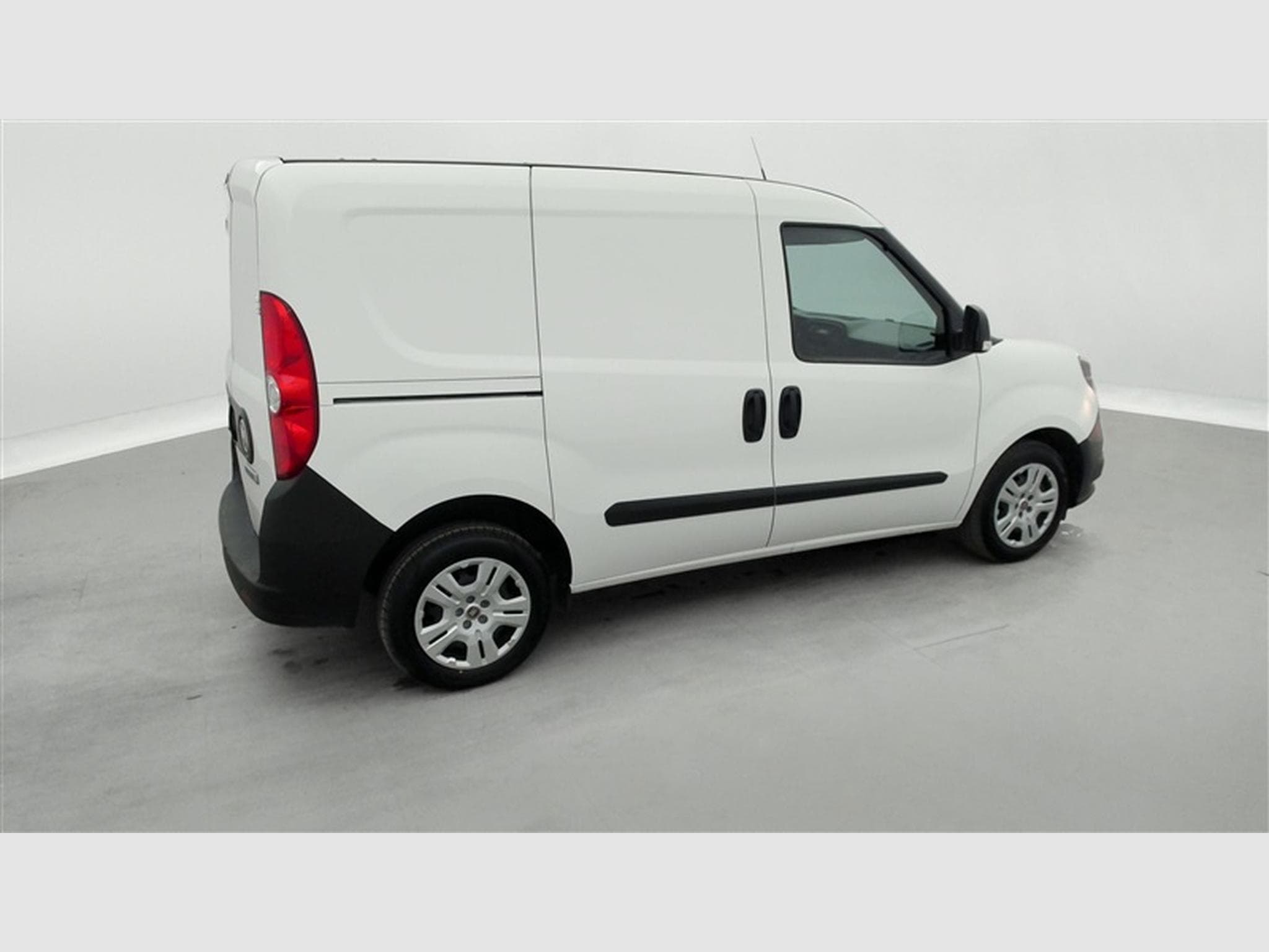 Fiat Doblo 1.6 MJET Cargo CLIM (2023) - Photo 23