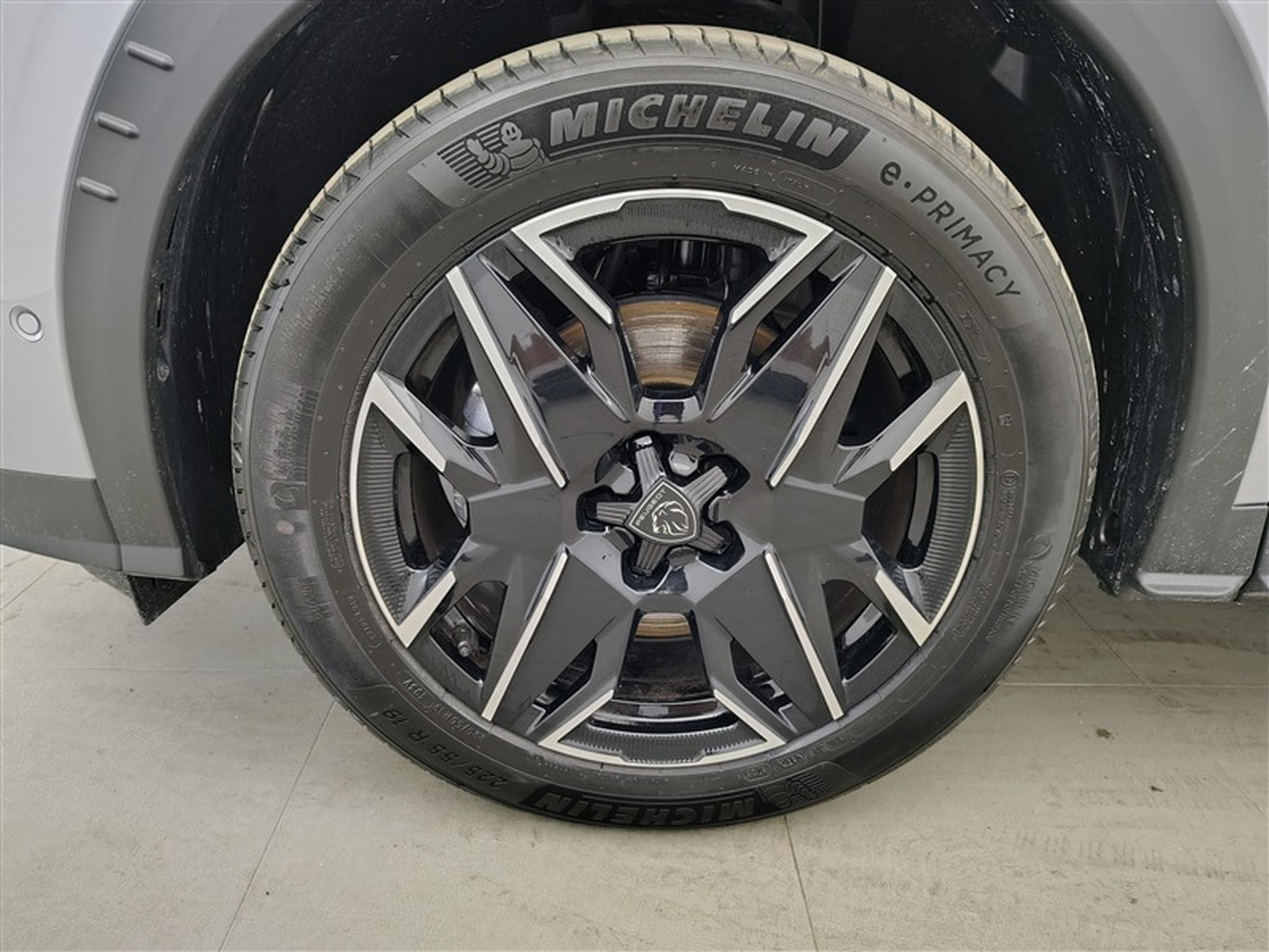 Peugeot 5008 1.2 HYBRID 145cv e-DSC6 Allure 7PL (2025) - Photo 6