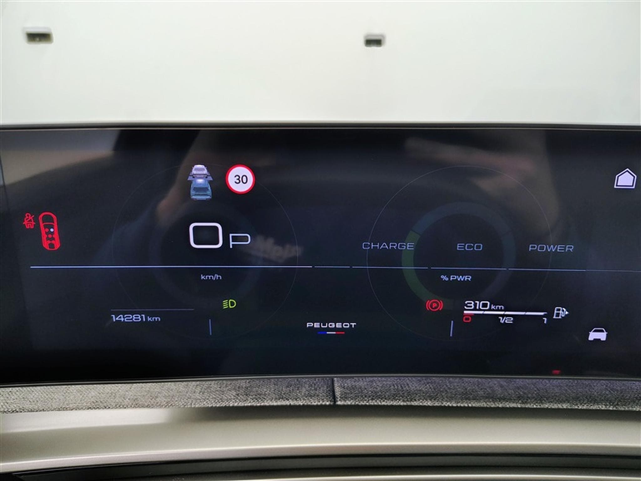 Peugeot 5008 1.2 Hybrid 145Cv e-DCS6 GT 7PL / NAVI / CARPLAY / CAMERA (2025) - Photo 10