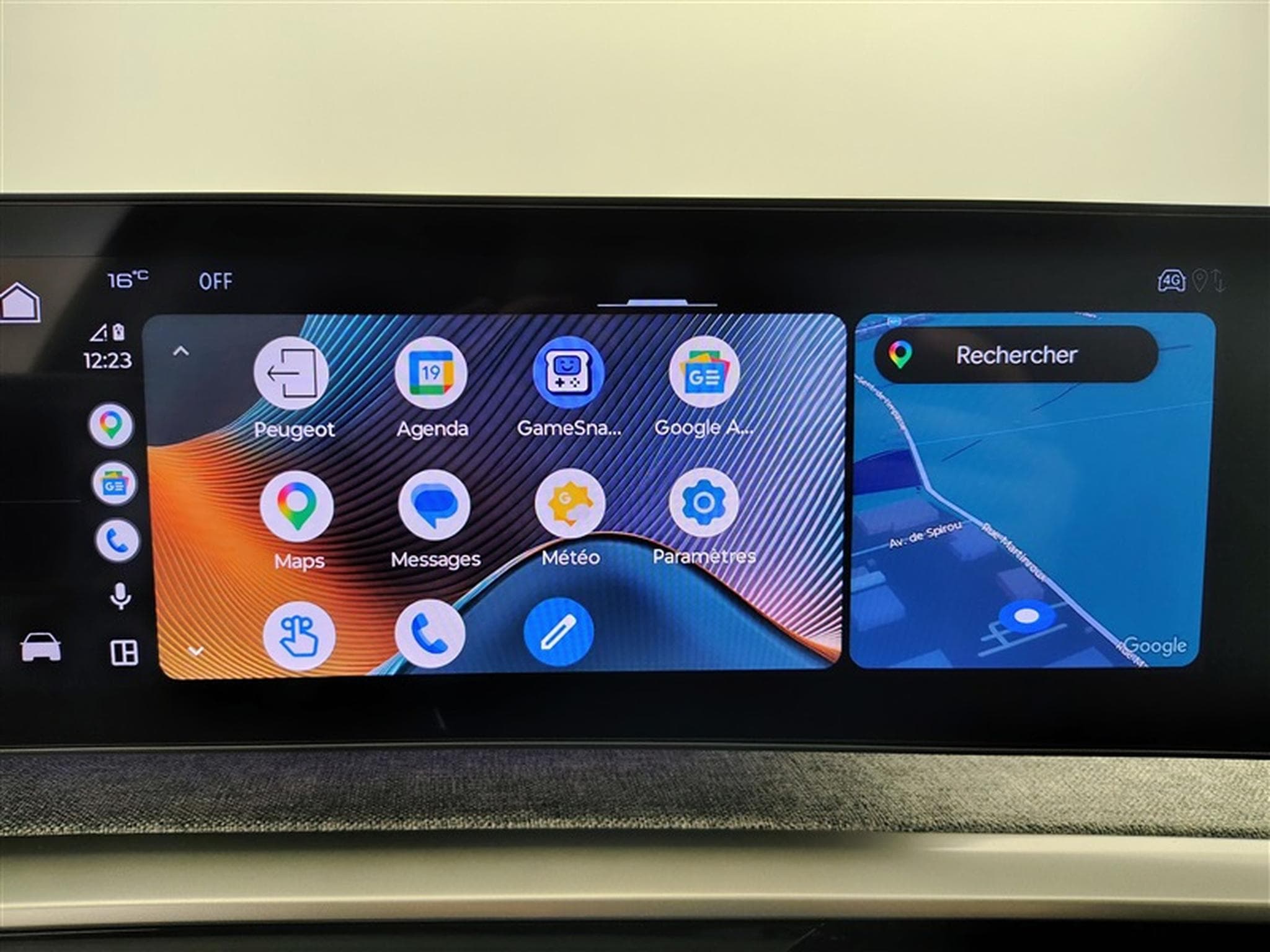 Peugeot 5008 1.2 Hybrid 145Cv e-DCS6 GT 7PL / NAVI / CARPLAY / CAMERA (2025) - Photo 22