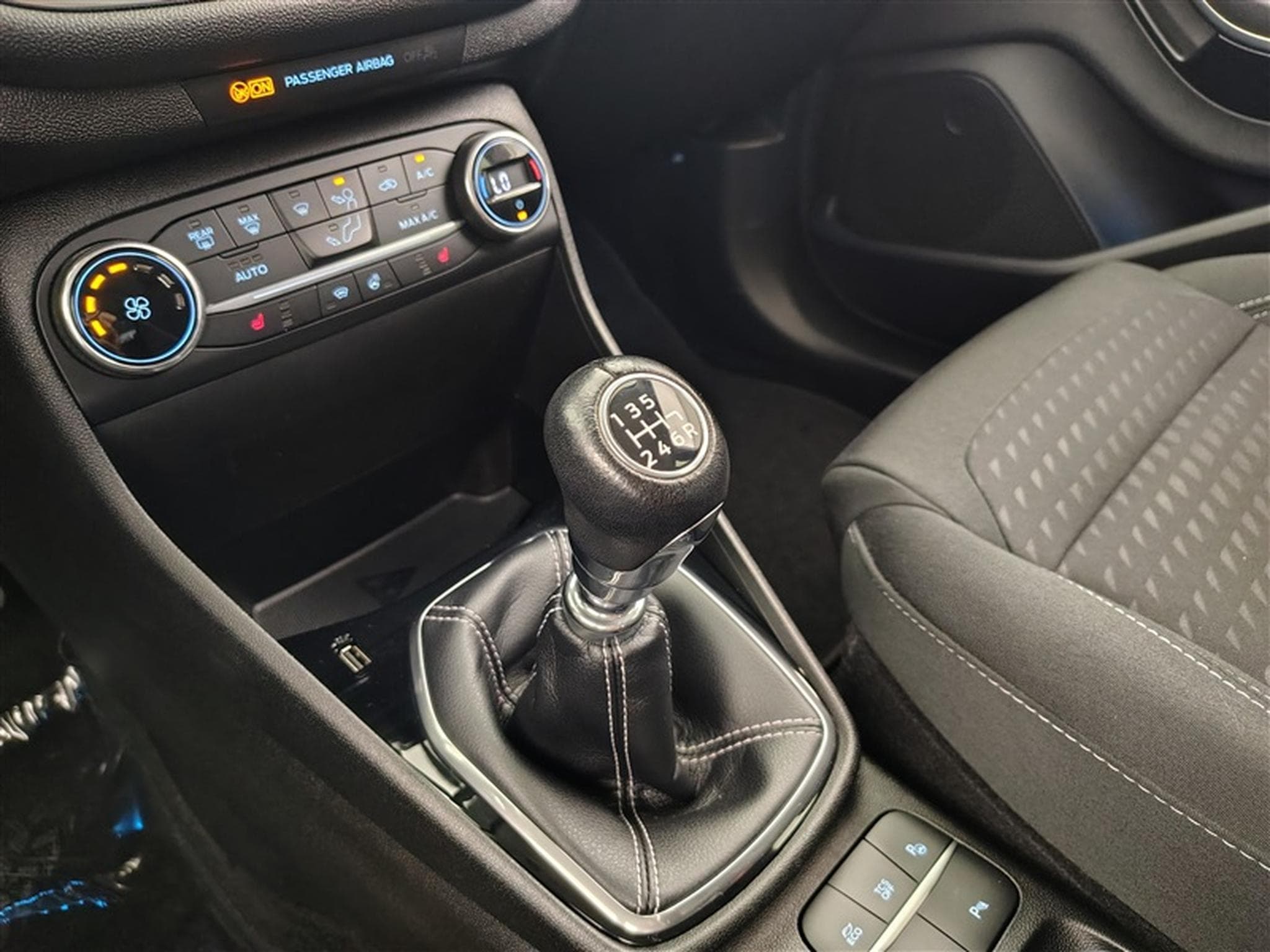 Ford Fiesta 1.0 EcoBoost Titanium °AP CARPLAY °PDC °S.CHAUFFANT °JA 16" (2019) - Photo 12
