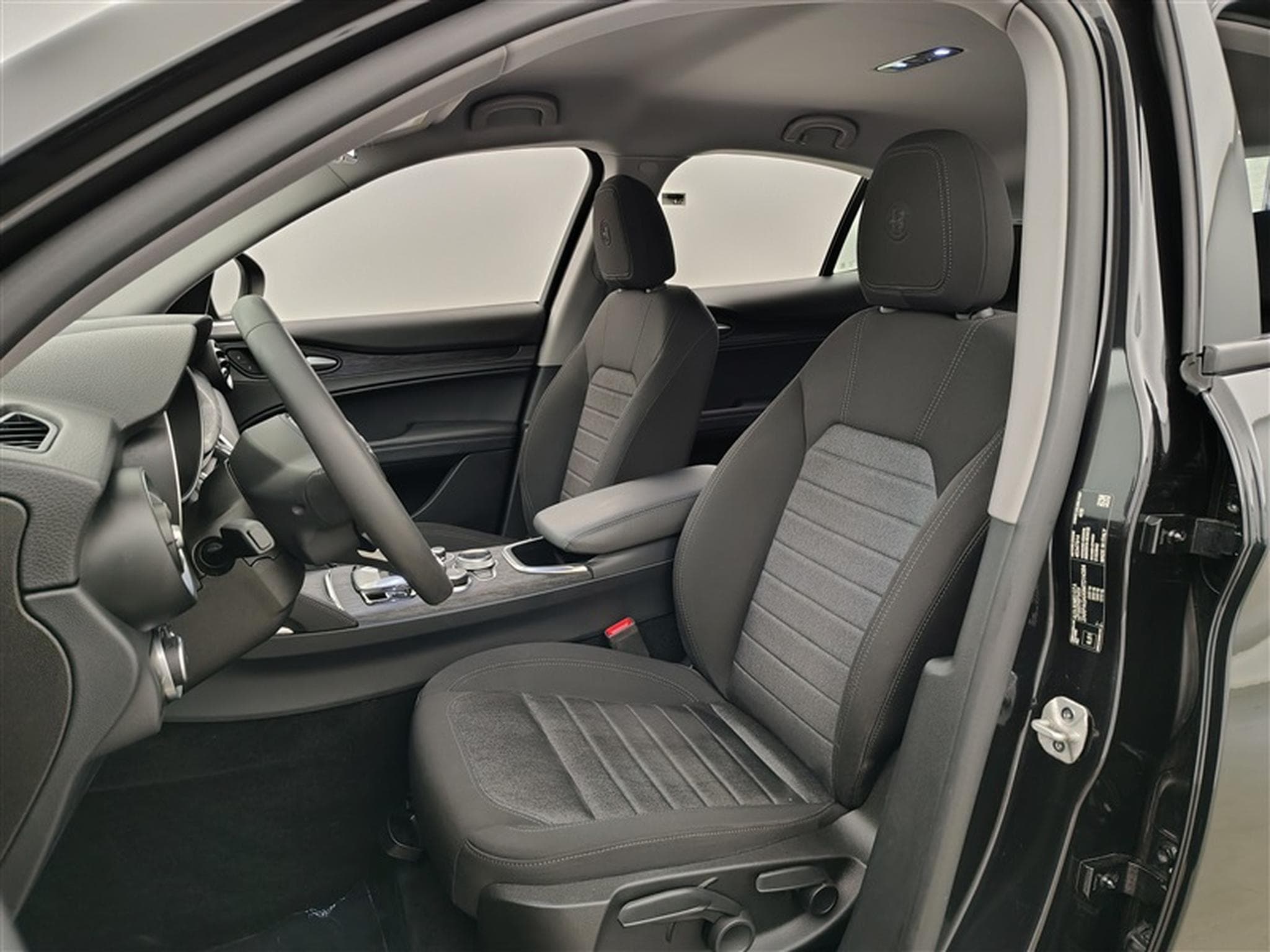 Alfa-Romeo Stelvio 2.2 MJD Sprint (2021) - Photo 7