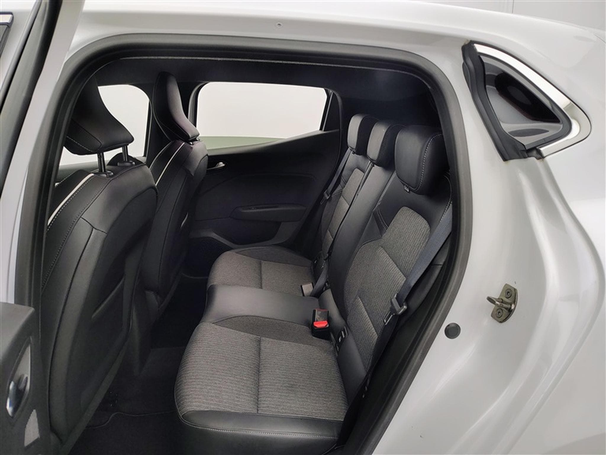 Renault Clio 1.0 TCe Evolution (2023) - Foto 13