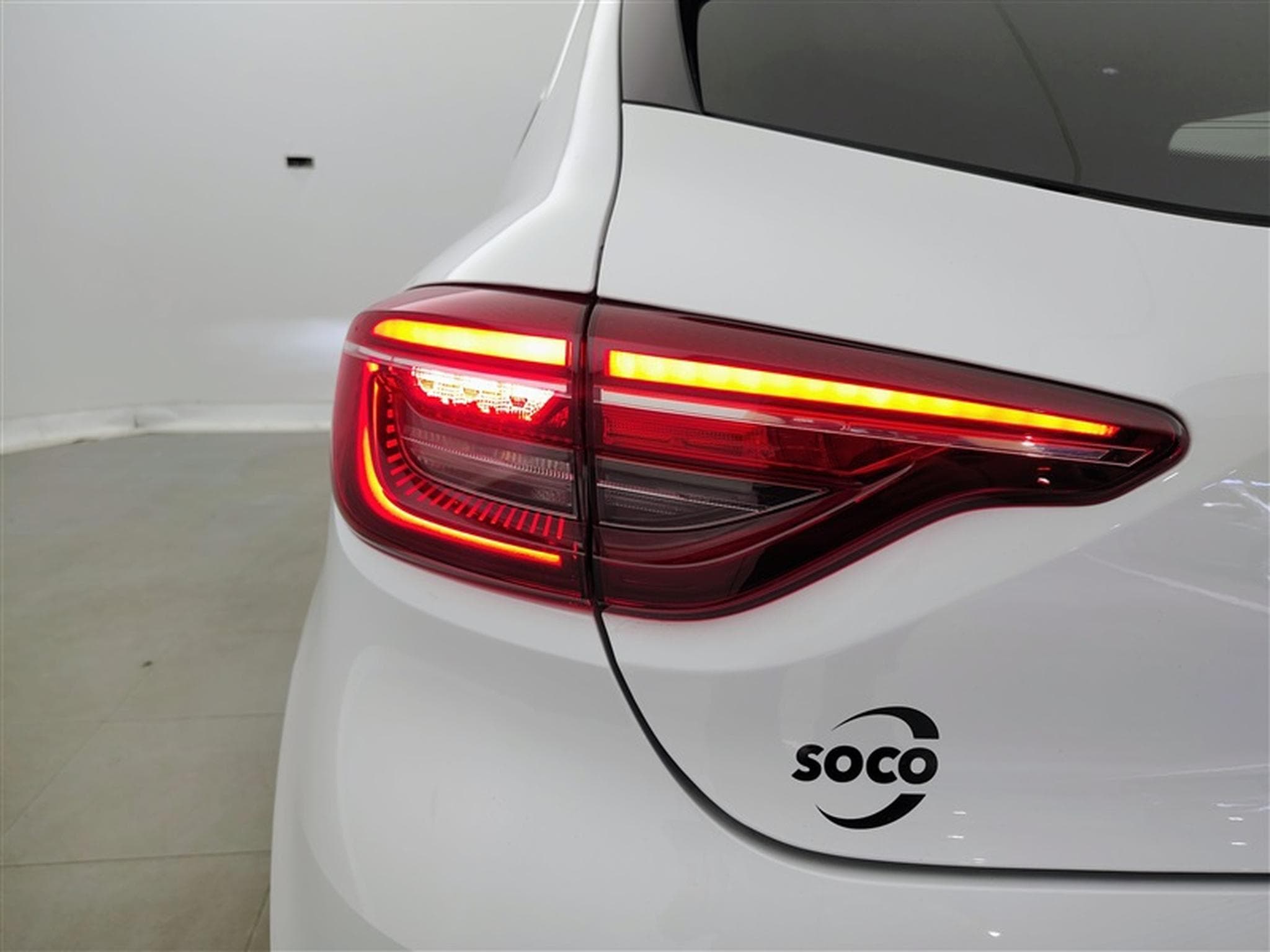 Renault Clio 1.0 TCe Evolution (2023) - Foto 16