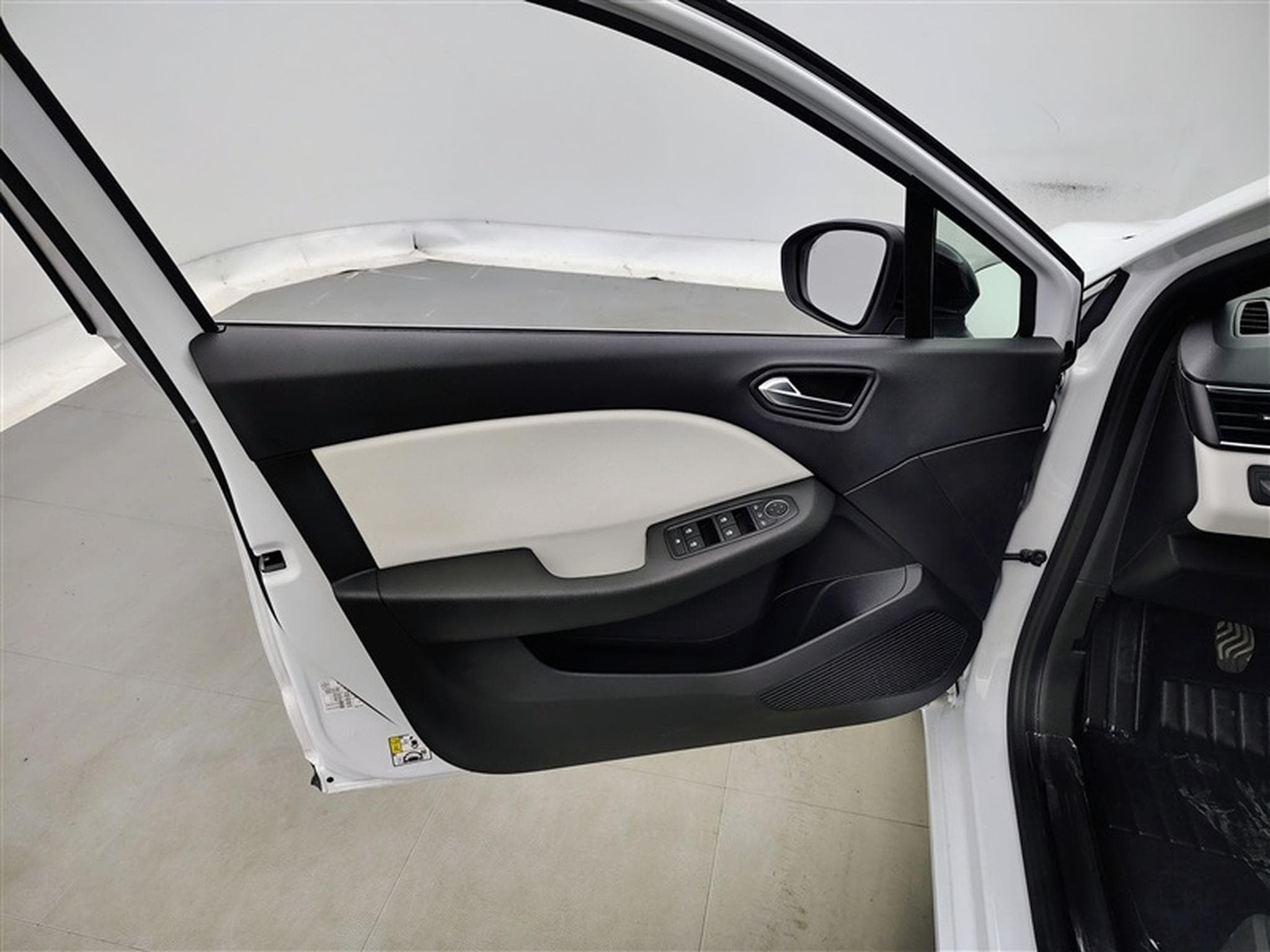 Renault Clio 1.0 TCe Evolution (2023) - Foto 17