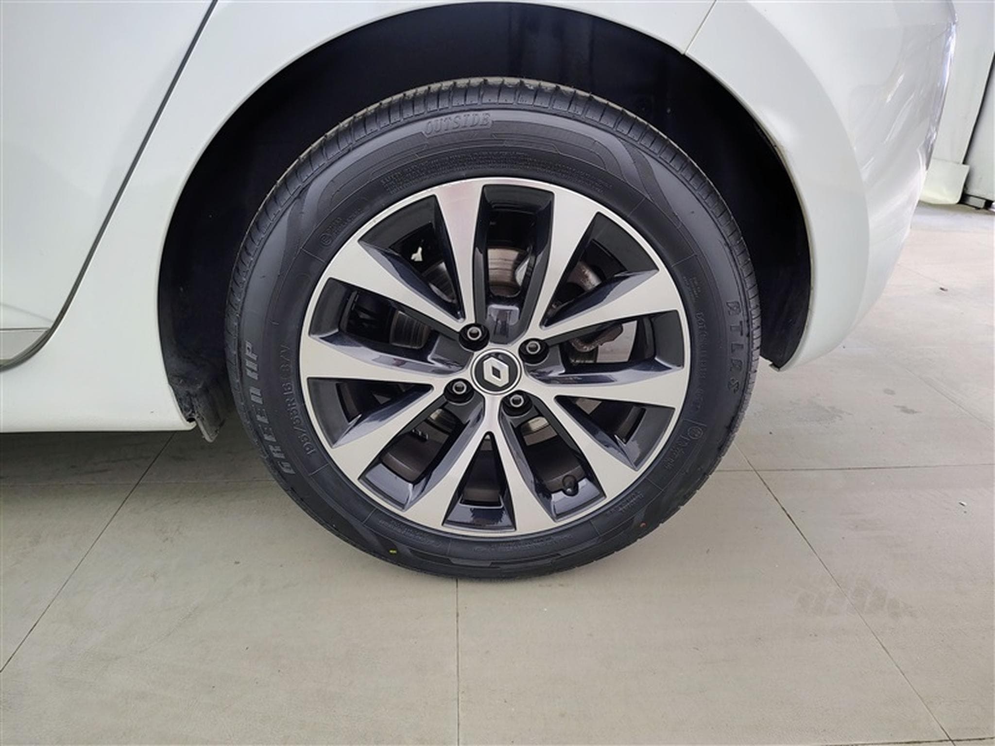 Renault Clio 1.0 TCe Evolution (2023) - Foto 6