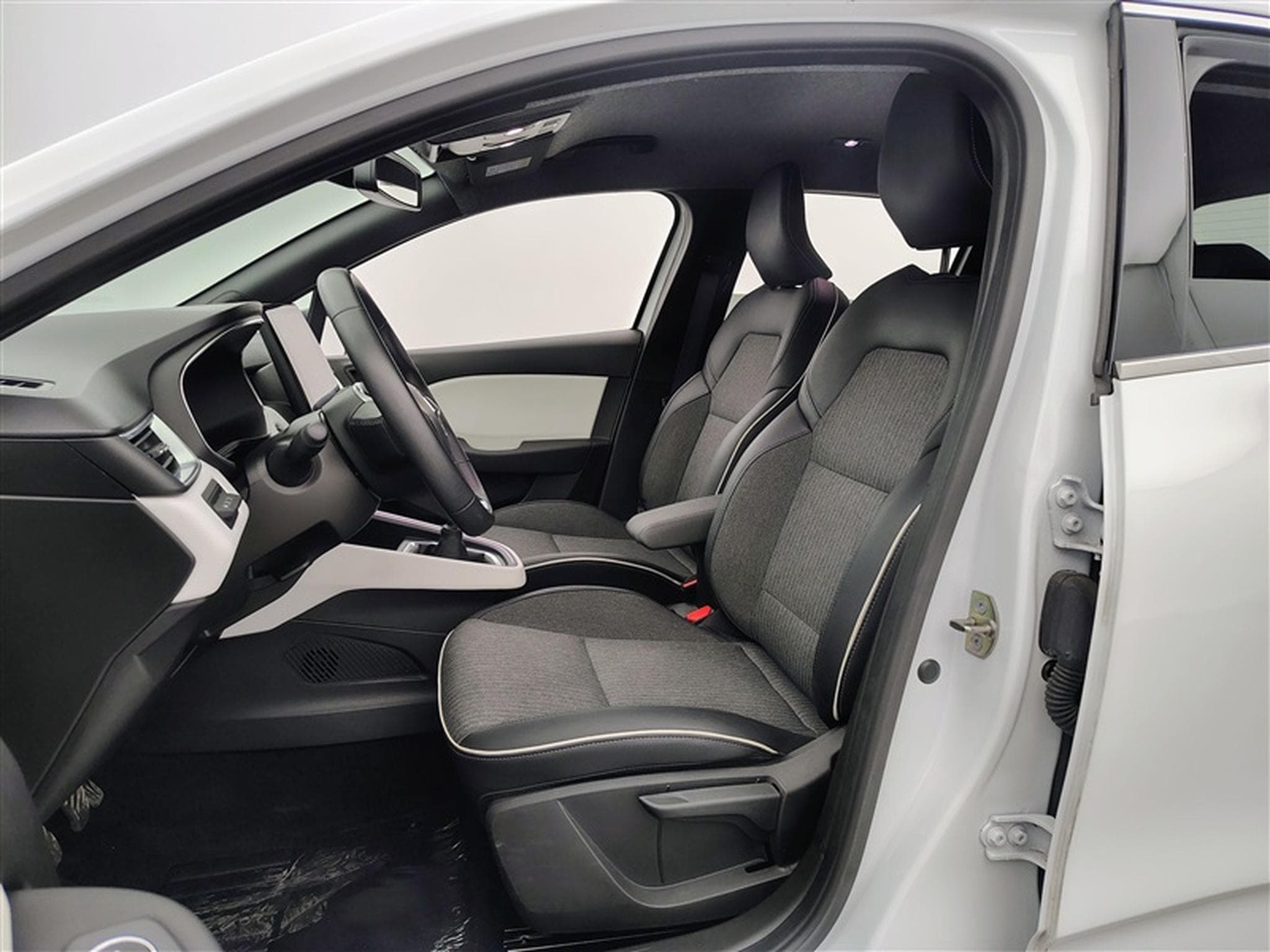 Renault Clio 1.0 TCe Evolution (2023) - Foto 7