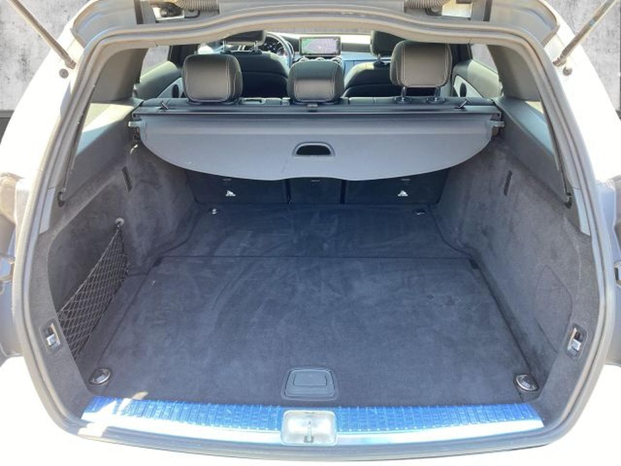 Mercedes C 220 C 220d T Autom. AMG-Line NAVI Multibeam RFK PANO (2019) - Foto 10