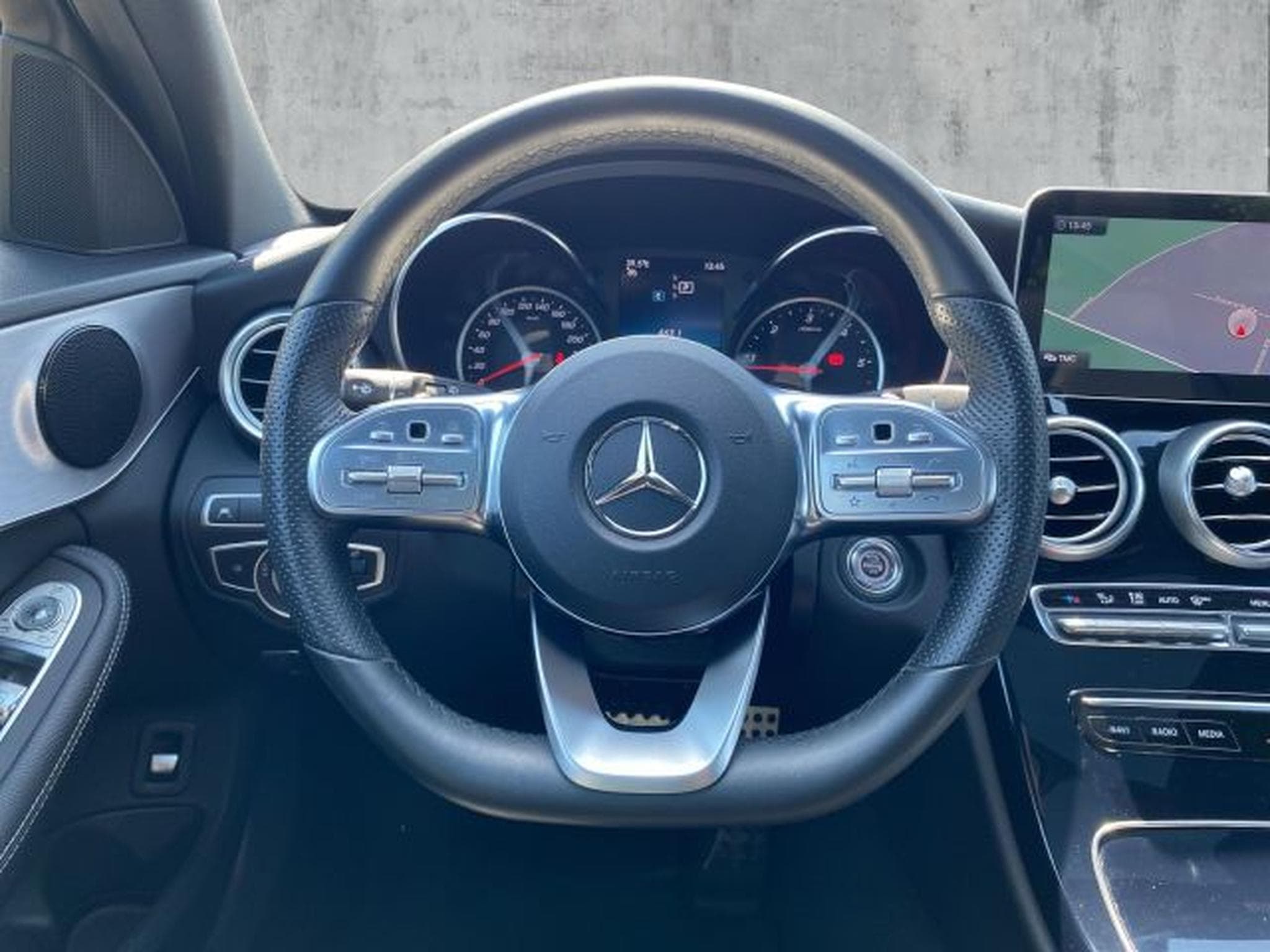 Mercedes C 220 C 220d T Autom. AMG-Line NAVI Multibeam RFK PANO (2019) - Foto 15
