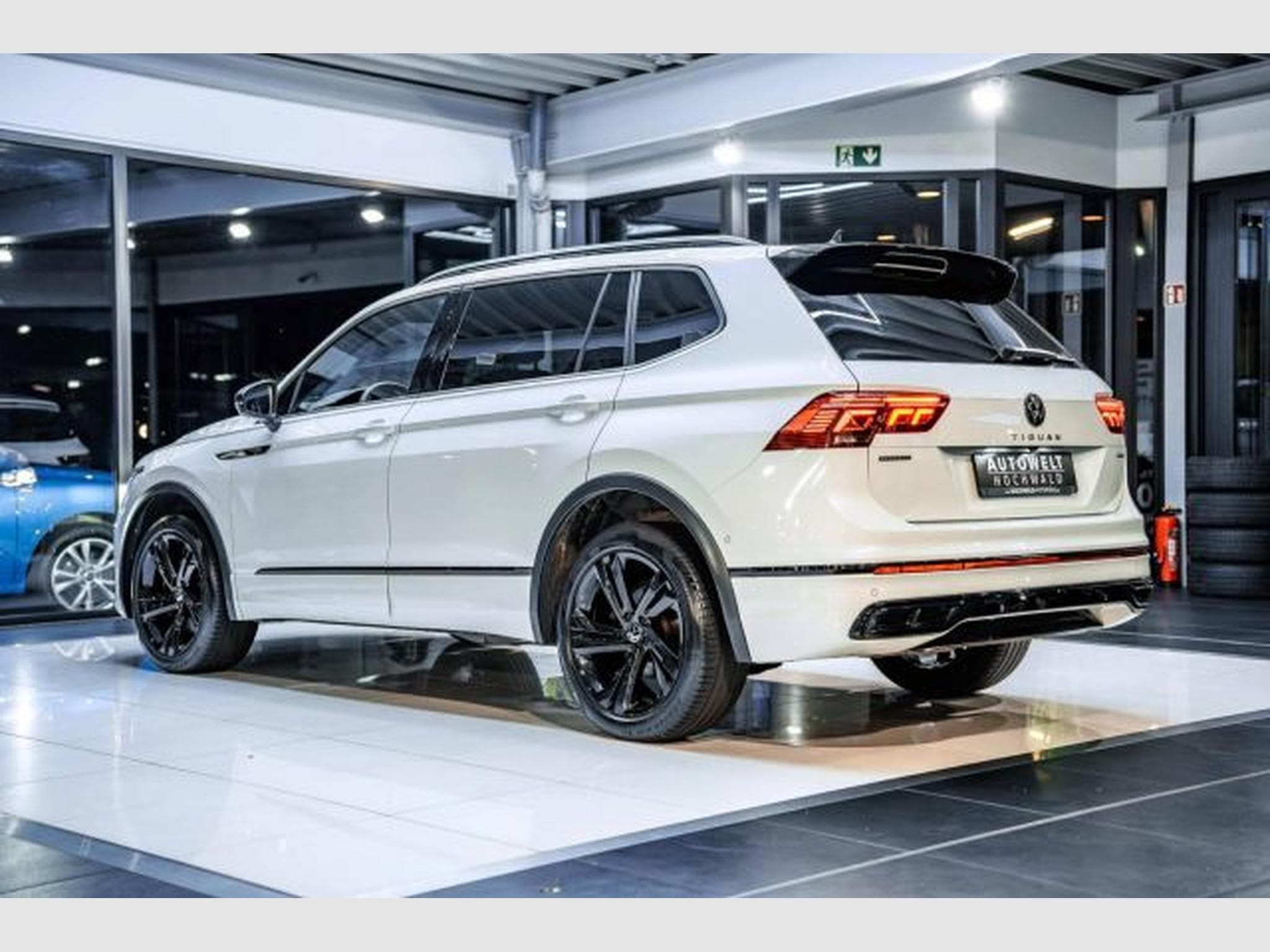 VW Tiguan Tiguan Allspace R-Line 4M 7-Sitze STHZG AHK H&amp;K (2023) - Photo 11
