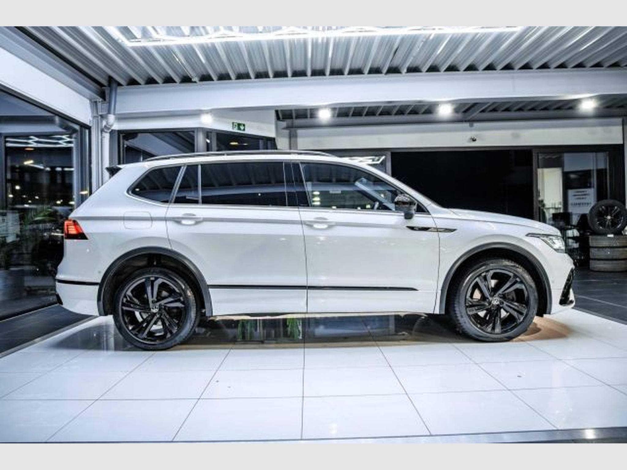 VW Tiguan Tiguan Allspace R-Line 4M 7-Sitze STHZG AHK H&amp;K (2023) - Photo 7
