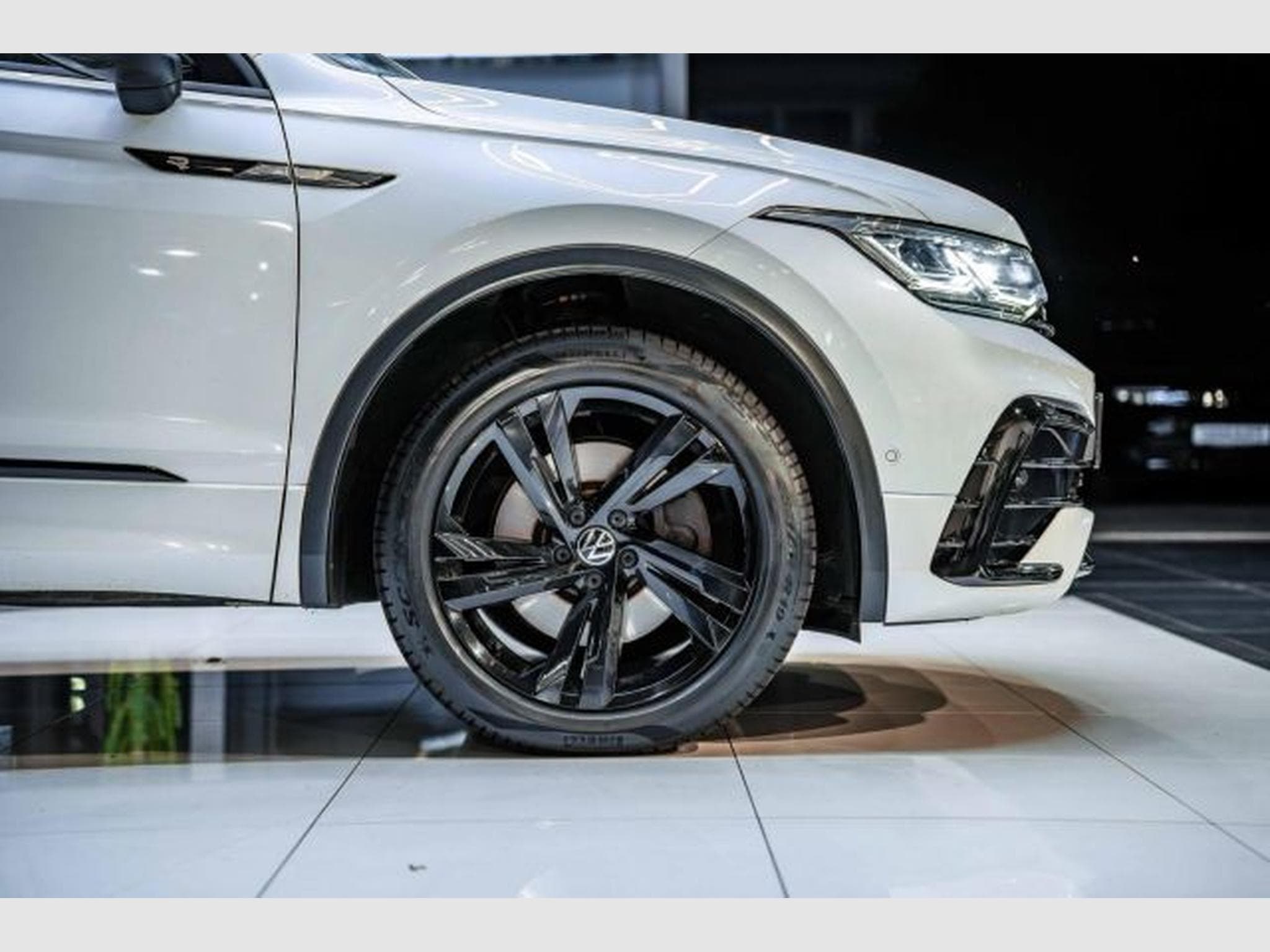 VW Tiguan Tiguan Allspace R-Line 4M 7-Sitze STHZG AHK H&amp;K (2023) - Photo 9