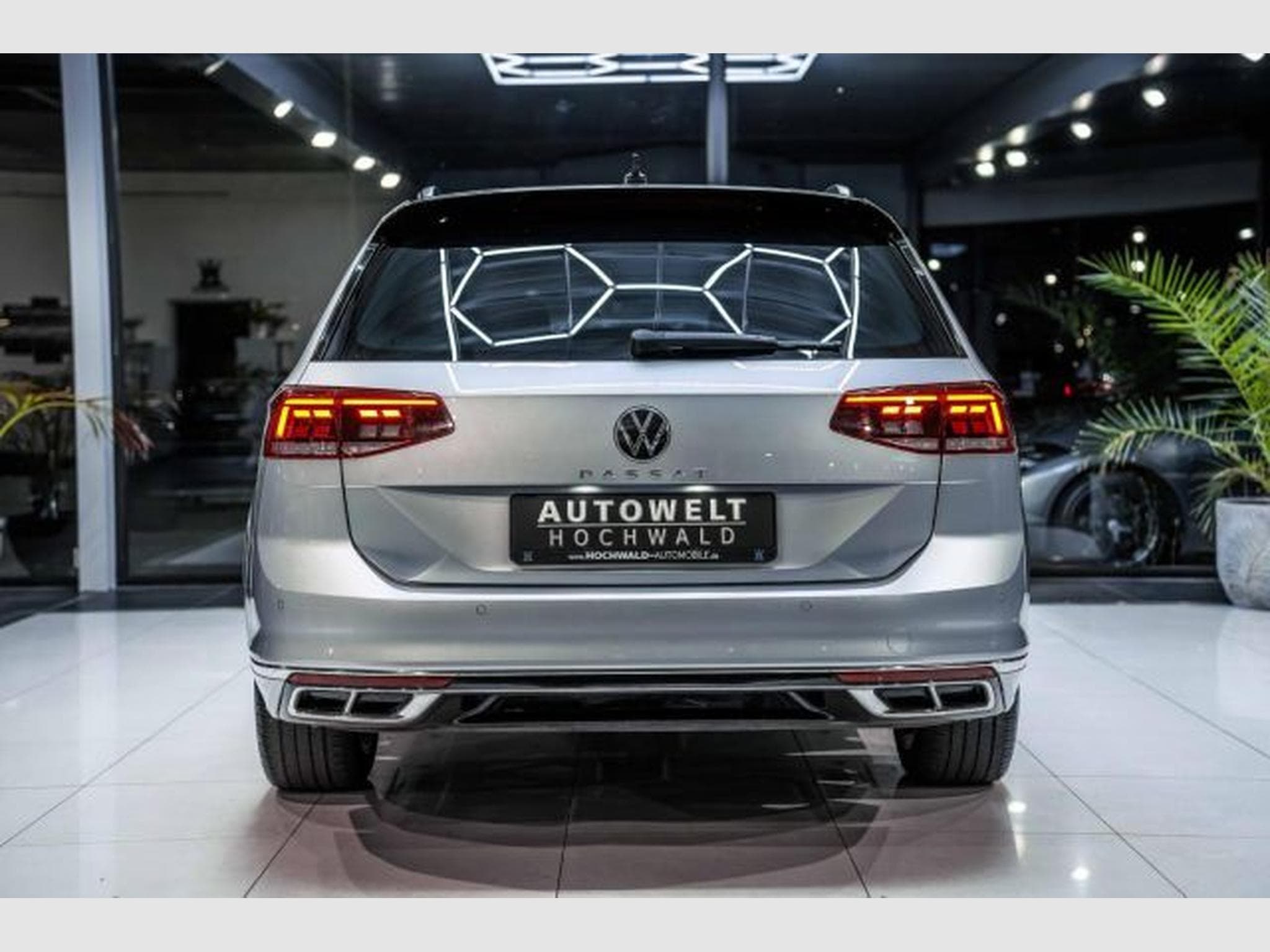 VW Passat Passat 2.0 TDI DSG 2x R-Line NAVI AHK LED RFK (2023) - Foto 13