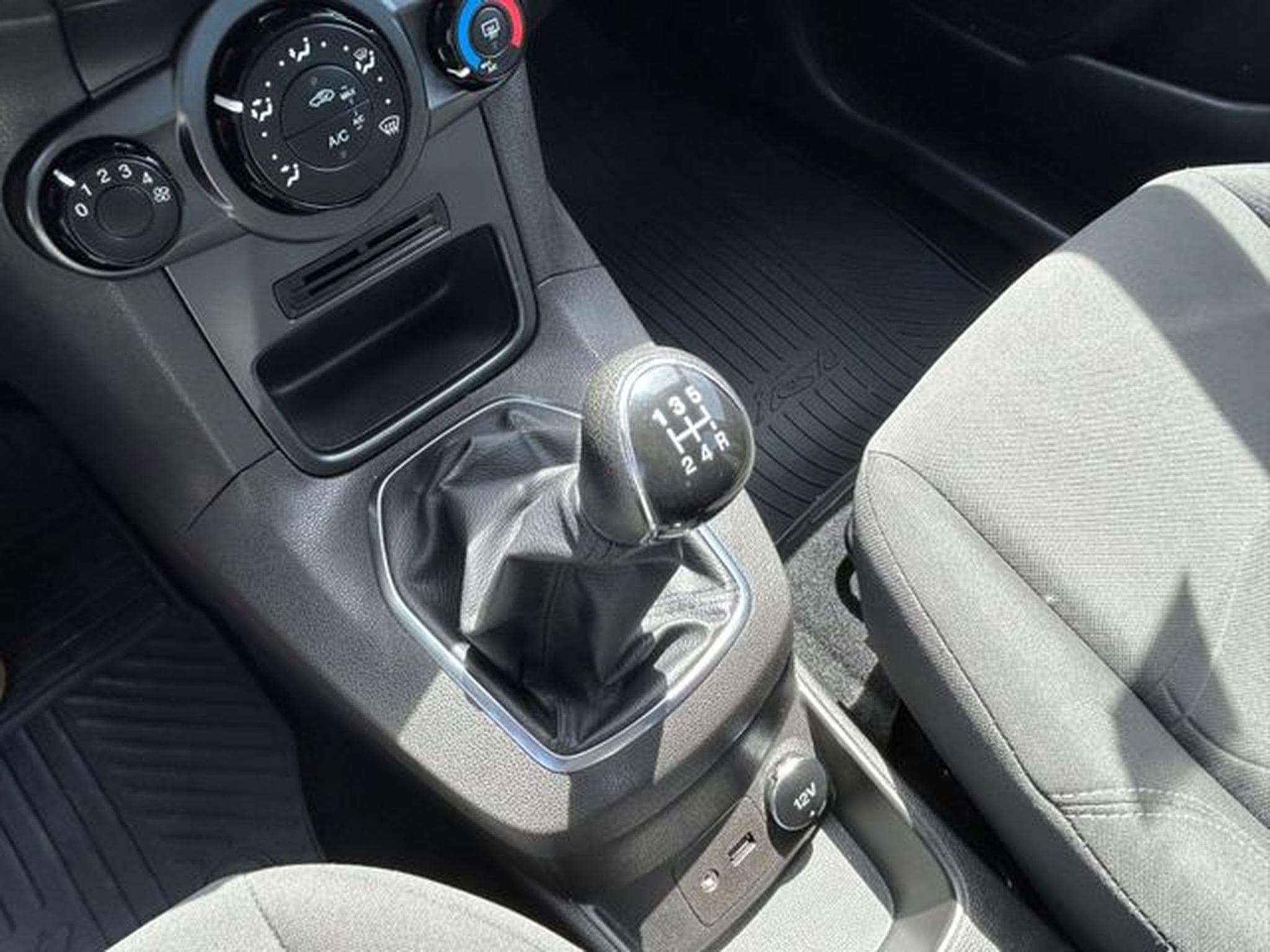 Ford Fiesta Fiesta Trend *Klima*Euro6* (2015) - Foto 13