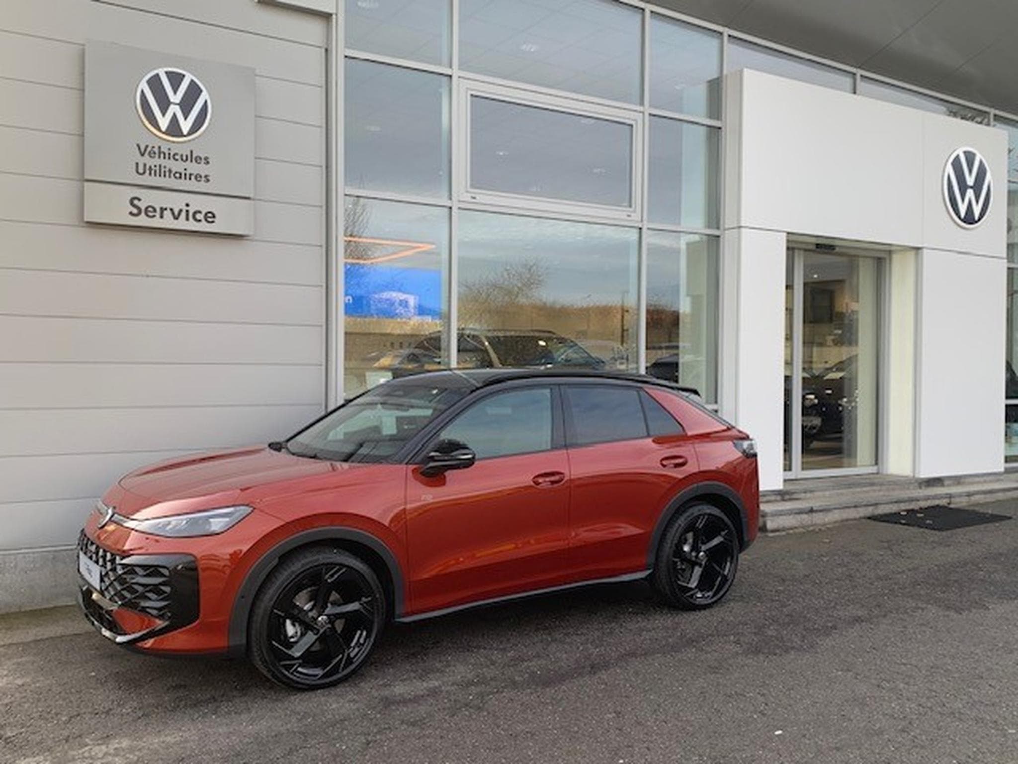 VW T-Roc R-LINE BLACK STYLE 1.5eTSI 150CV DSG7 (2026) - Foto 1