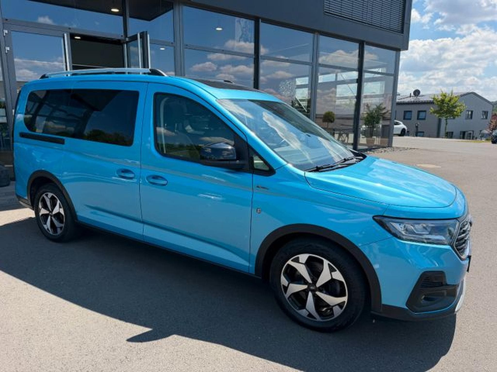 Ford Tourneo Grand Tourneo Connect Active Aut. 7-Si. PanoAHK (2022) - Photo 4