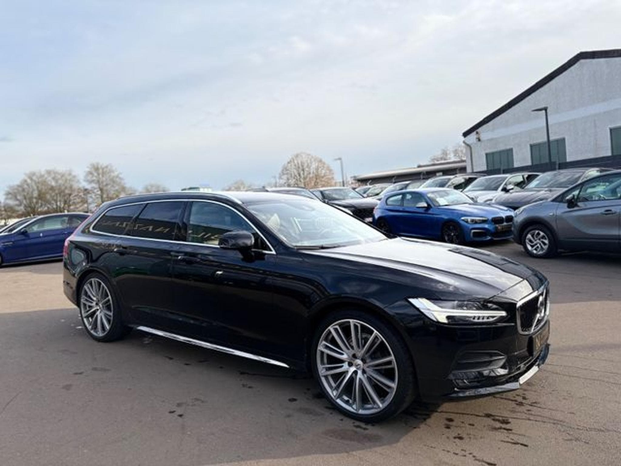 Volvo V90 VOLVO V90 MOMENTUM*LED*VOLLLEDER*21.ZOLL* (2018) - Photo 5